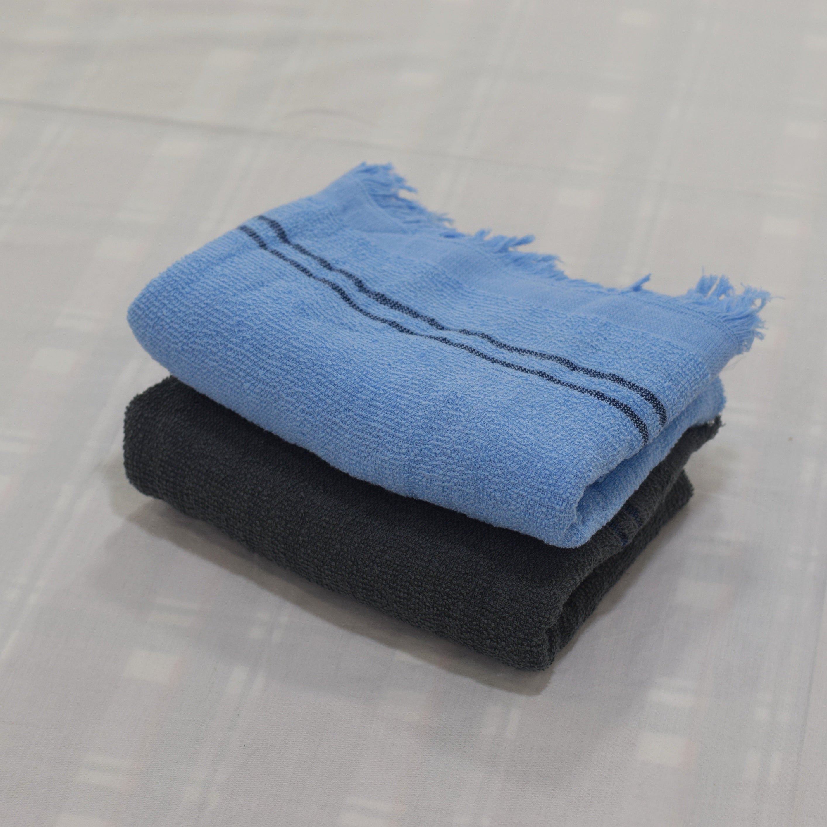 Set of 2 Absorbent Microfiber Hand Towels with Fringed Edges