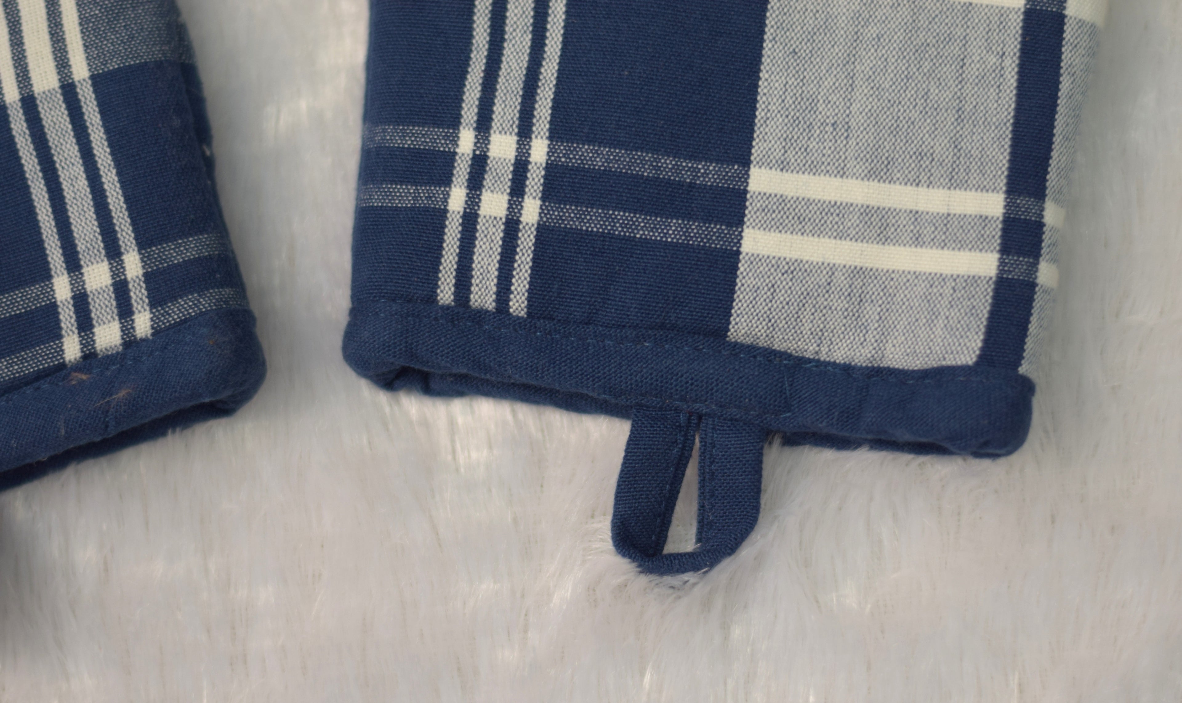 Blue & White Checkered Cotton Oven Gloves - View 3 - Cotton - Nushio