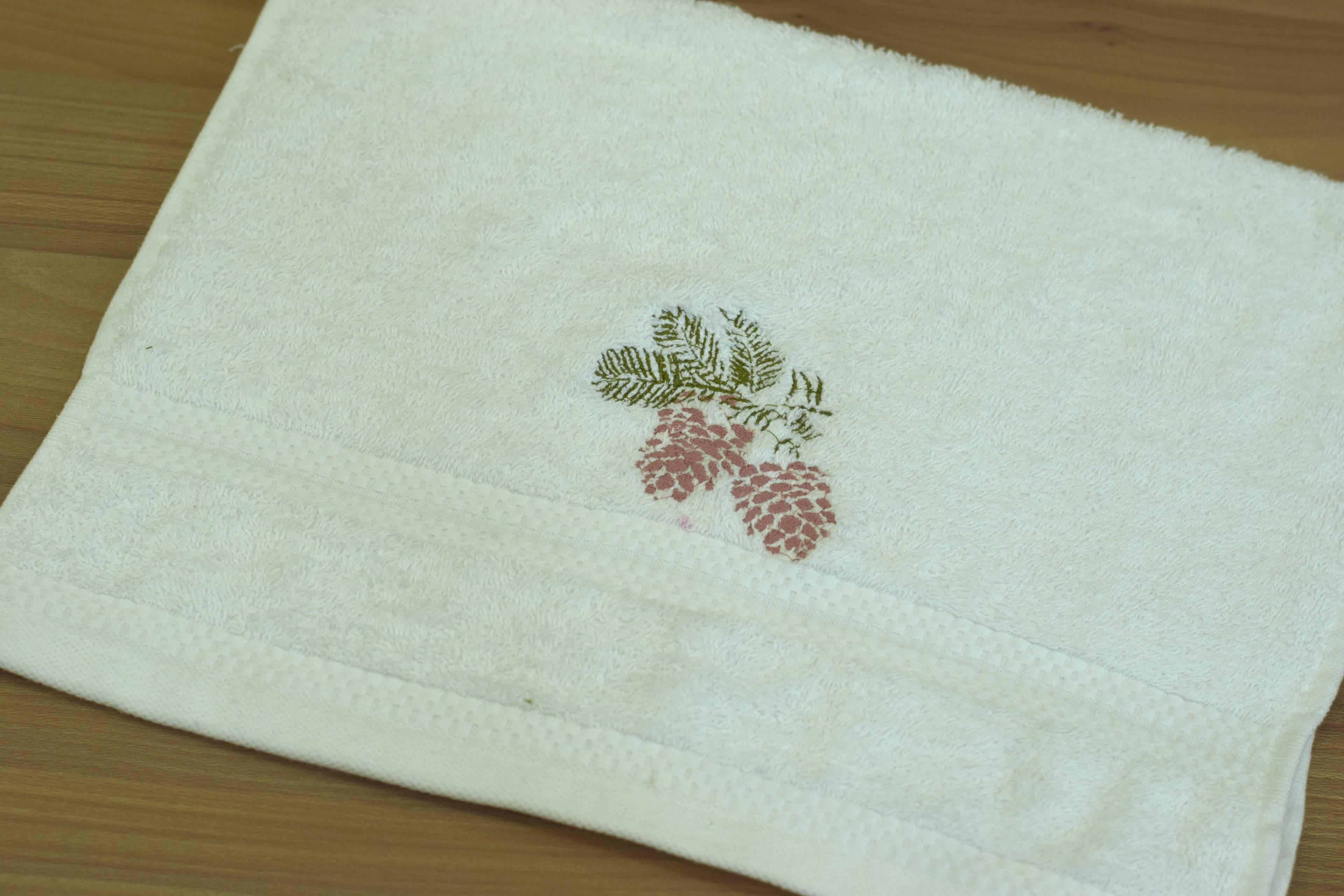 Turkish Embroidered White Towel – Pinecone Pine Needle Motif-19*38