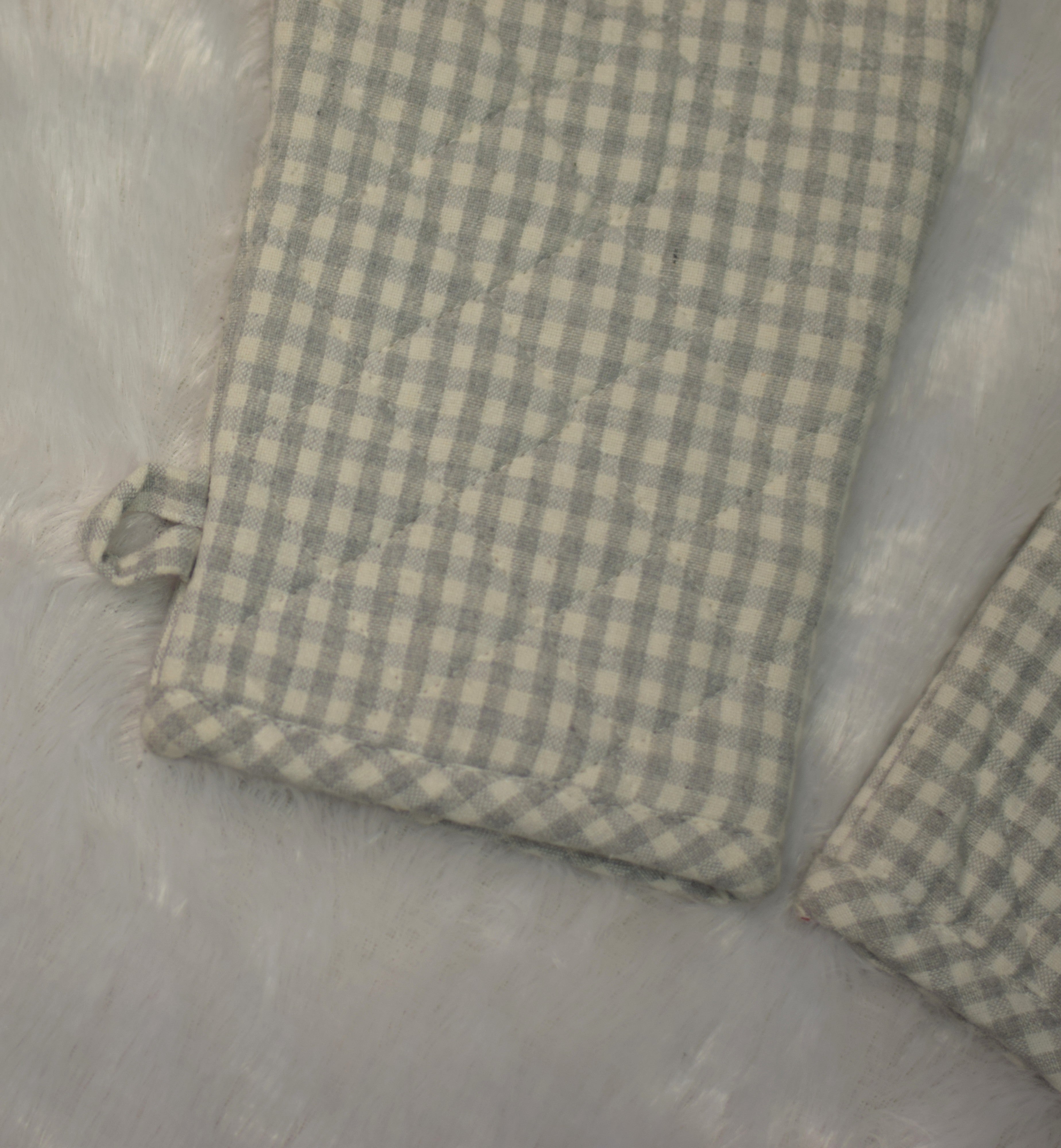 Grey Checkered Cotton Oven Gloves - Kitchen Mitts (Set of 2) - View 2 - Cotton - Nushio