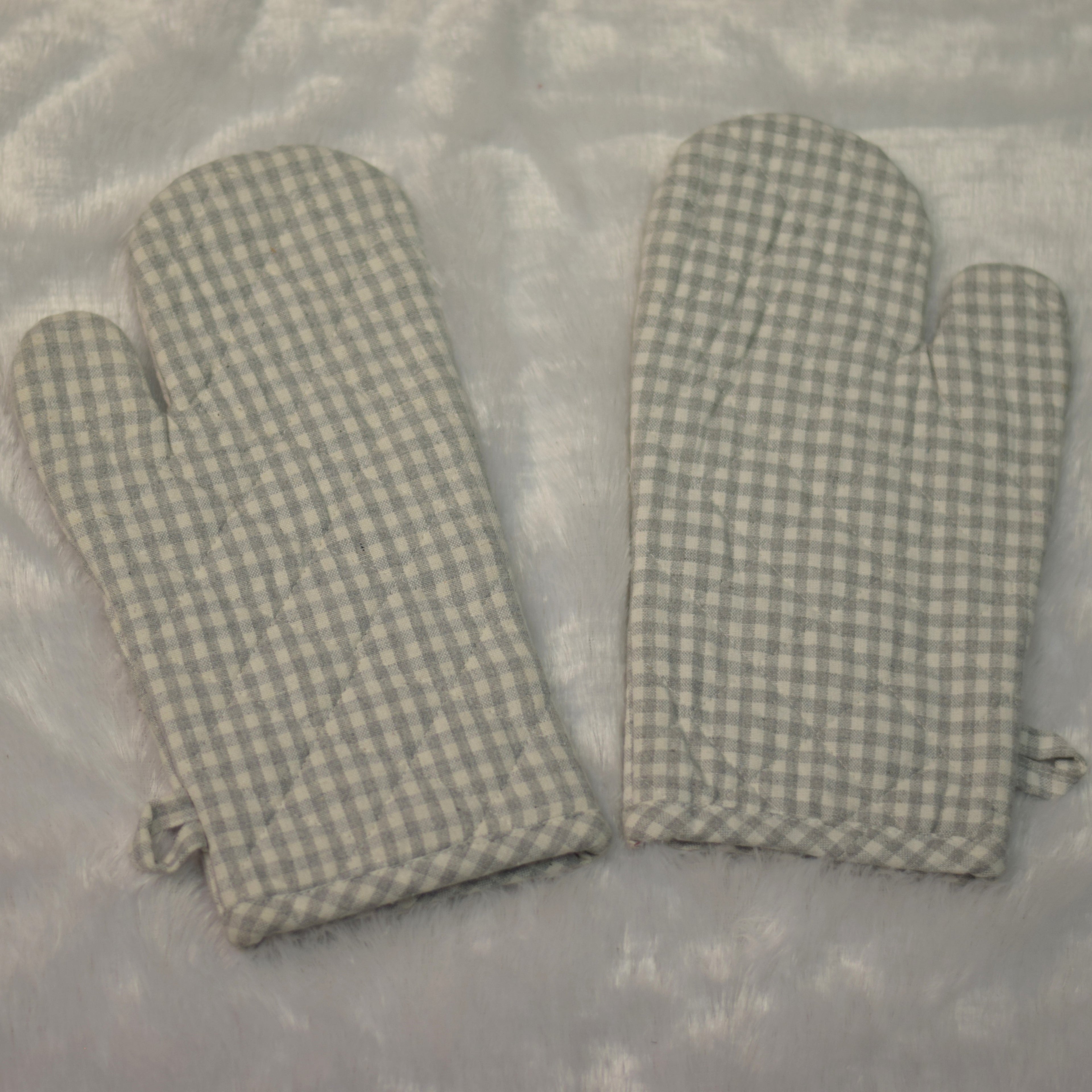 Grey Checkered Cotton Oven Gloves - Kitchen Mitts (Set of 2) - View 3 - Cotton - Nushio