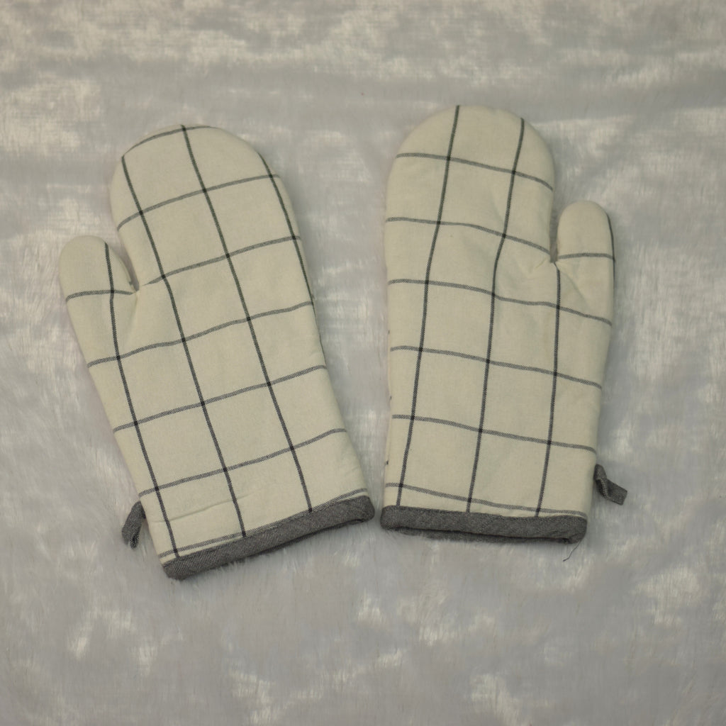 Checkered Cotton Oven Gloves - Kitchen Mitts (Set of 2) - View 3 - Cotton - Nushio