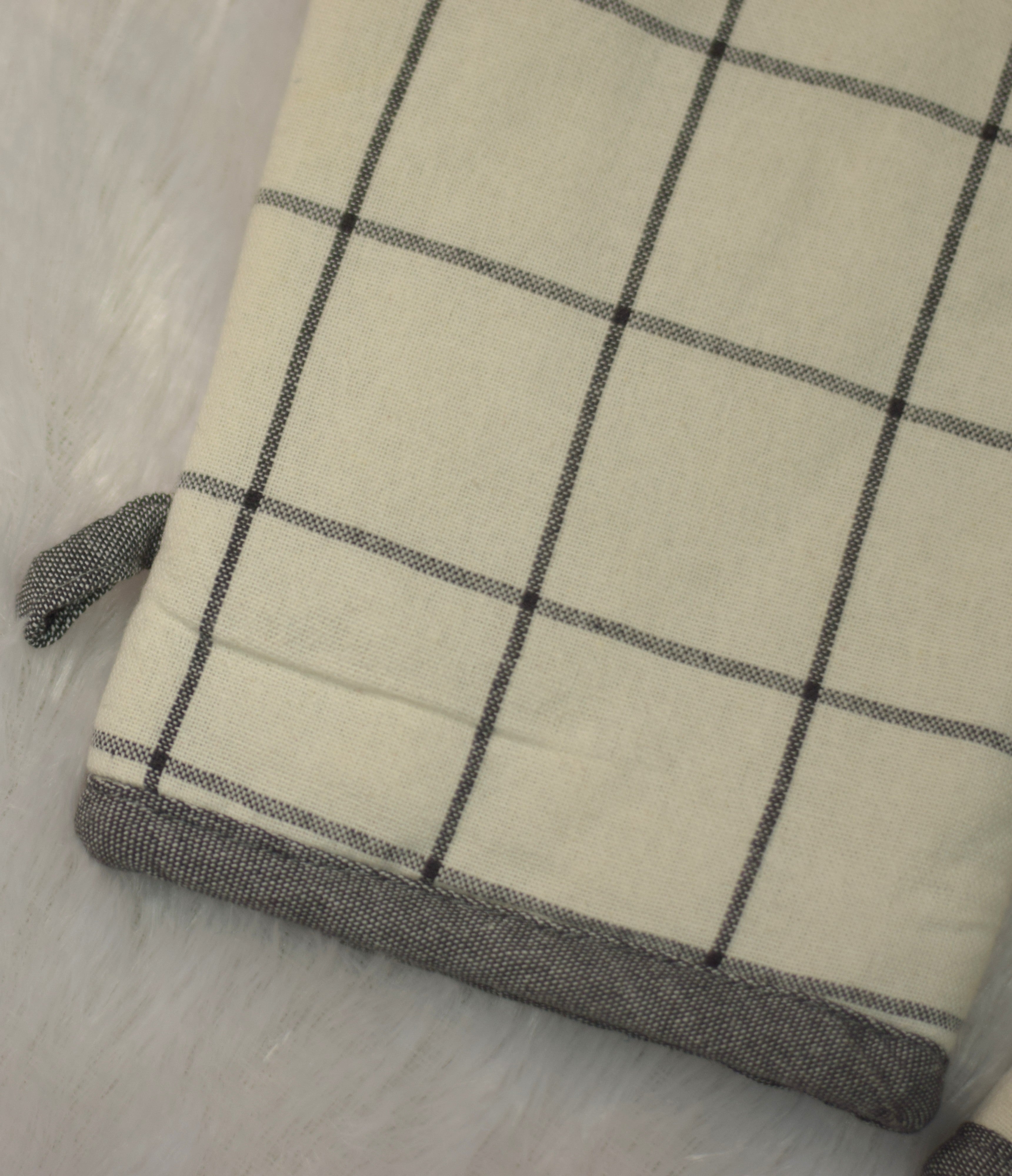 Checkered Cotton Oven Gloves - Kitchen Mitts (Set of 2) - View 2 - Cotton - Nushio