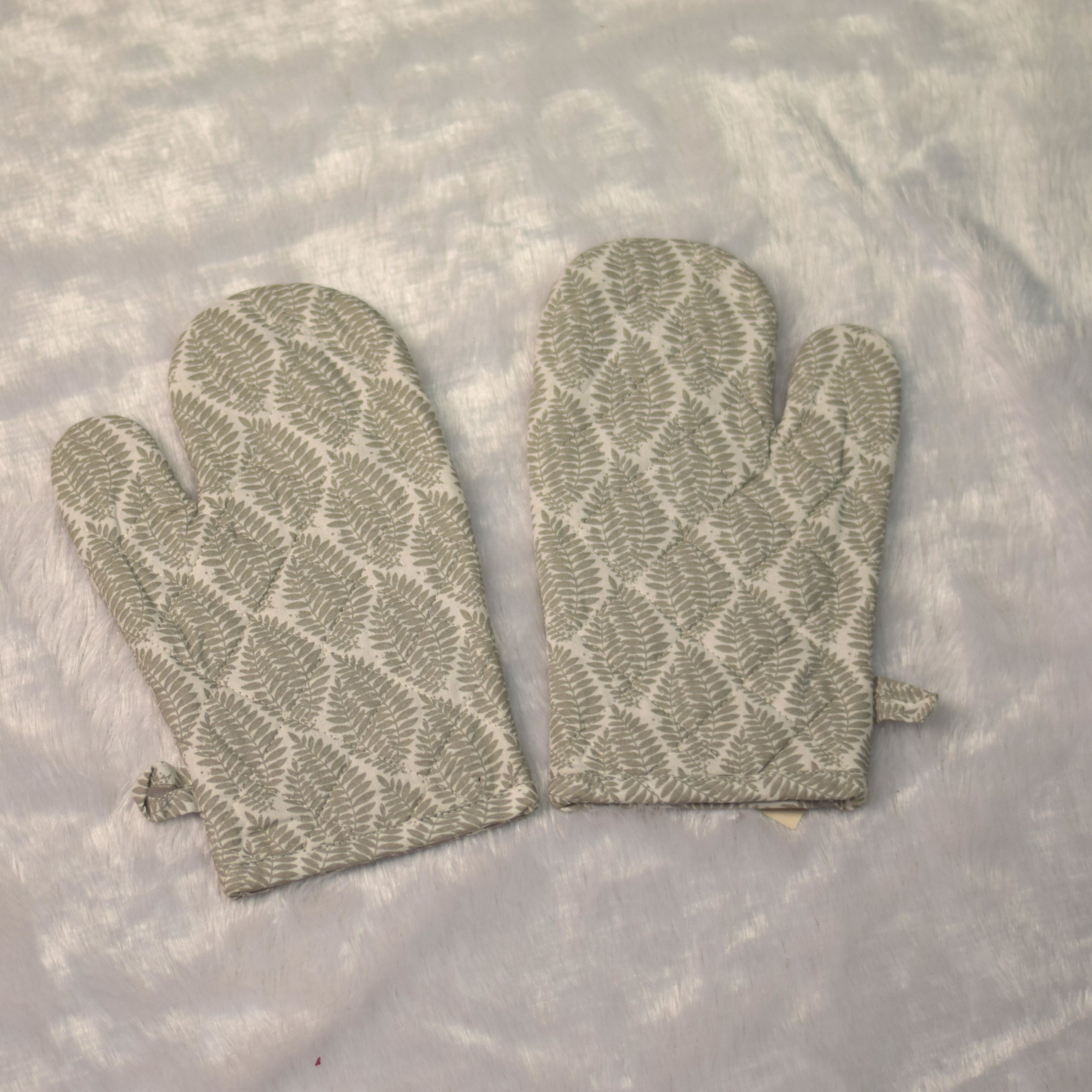 Leaf Pattern Cotton Oven Gloves - Set of 2 - View 2 - Cotton - Nushio