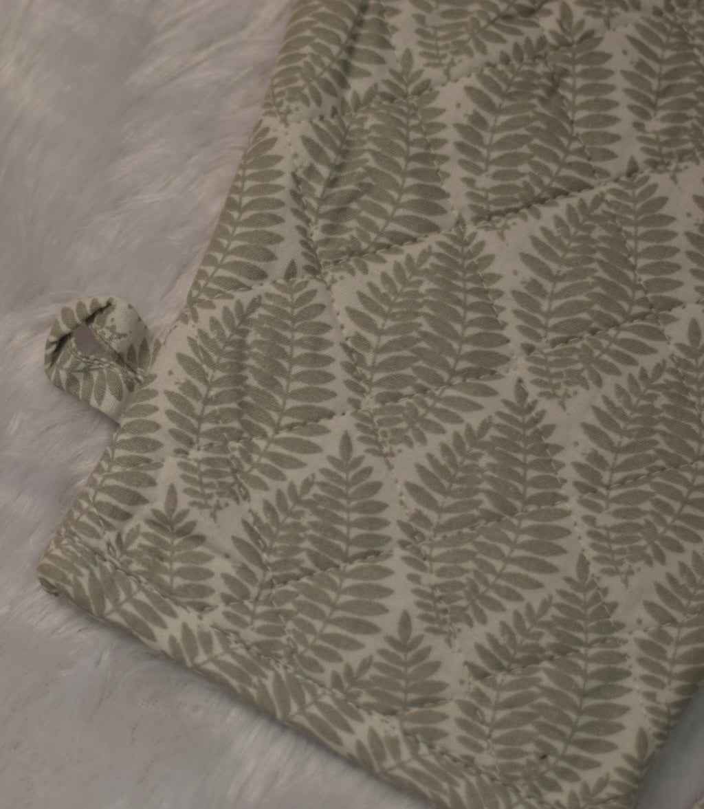 Leaf Pattern Cotton Oven Gloves - Set of 2 - View 3 - Cotton - Nushio