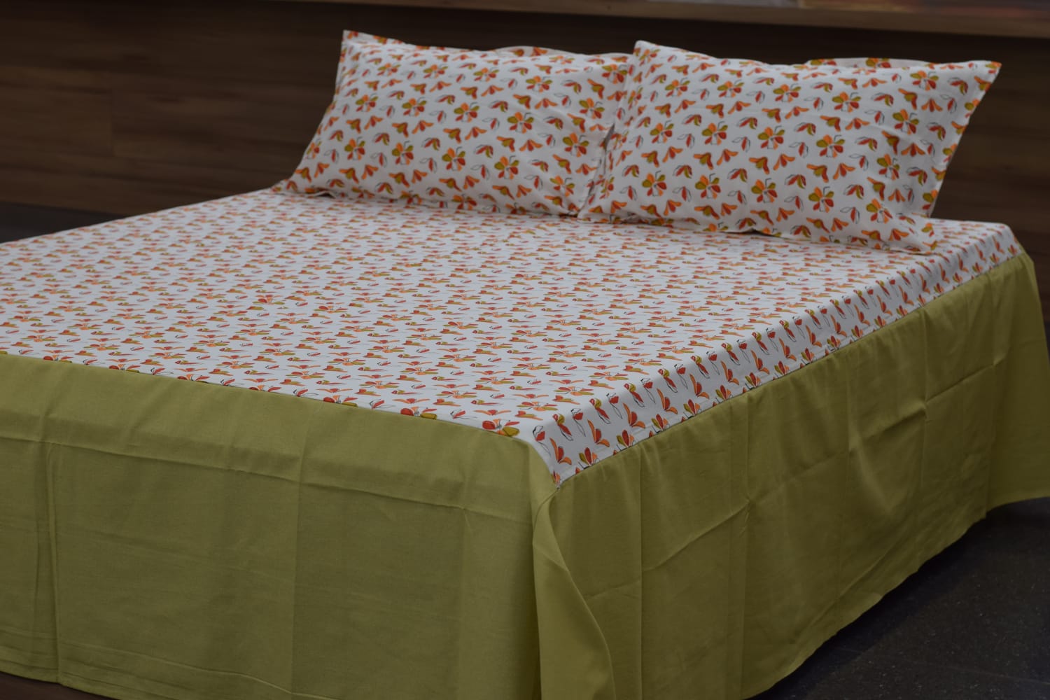 Floral Print King Size Bedspread with Solid Green Border - View 2 - Floral - Nushio