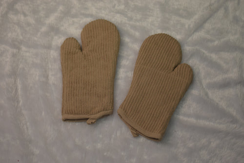 Beige Cotton Quilted Oven Gloves - Kitchen Mitts (Set of 2) - View 2 - Cotton - Nushio