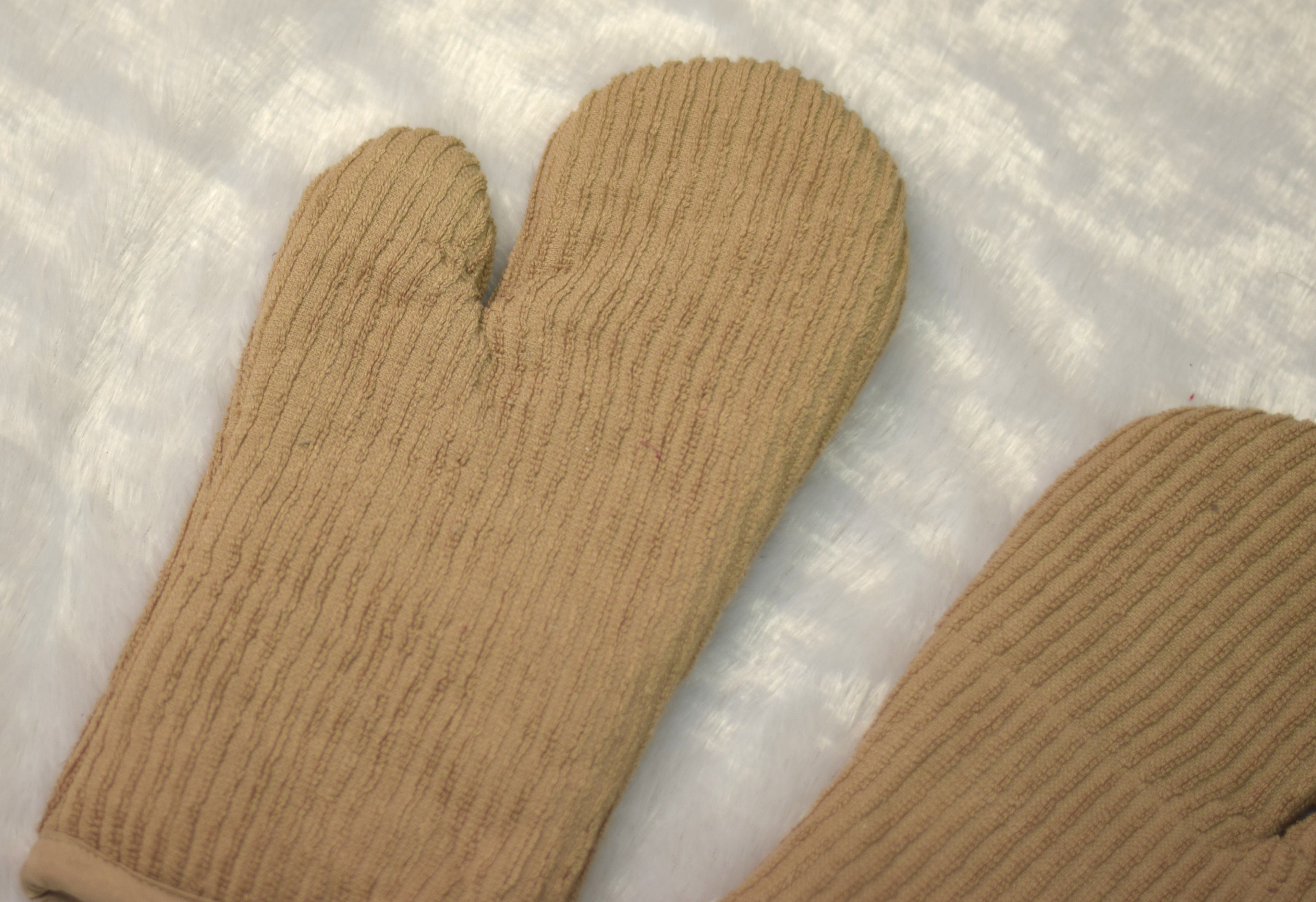 Beige Cotton Quilted Oven Gloves - Kitchen Mitts (Set of 2) - View 3 - Cotton - Nushio