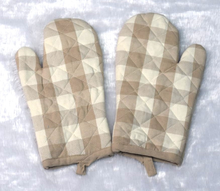 Beige Checkered Quilted Oven Gloves - View 2 - Nushio