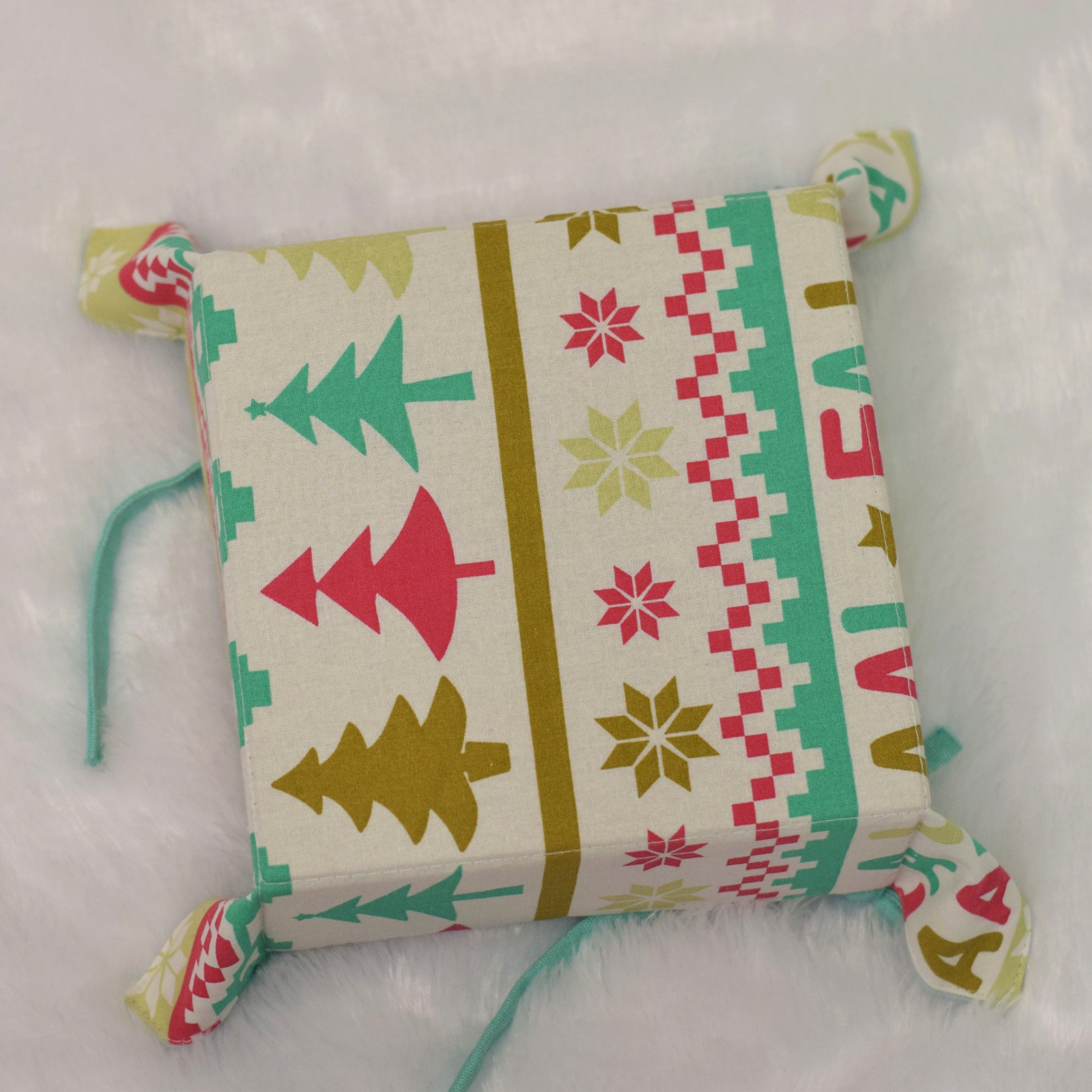 Festive Pattern Fabric Bread Basket with Tie-Up Corners - View 2 - Nushio