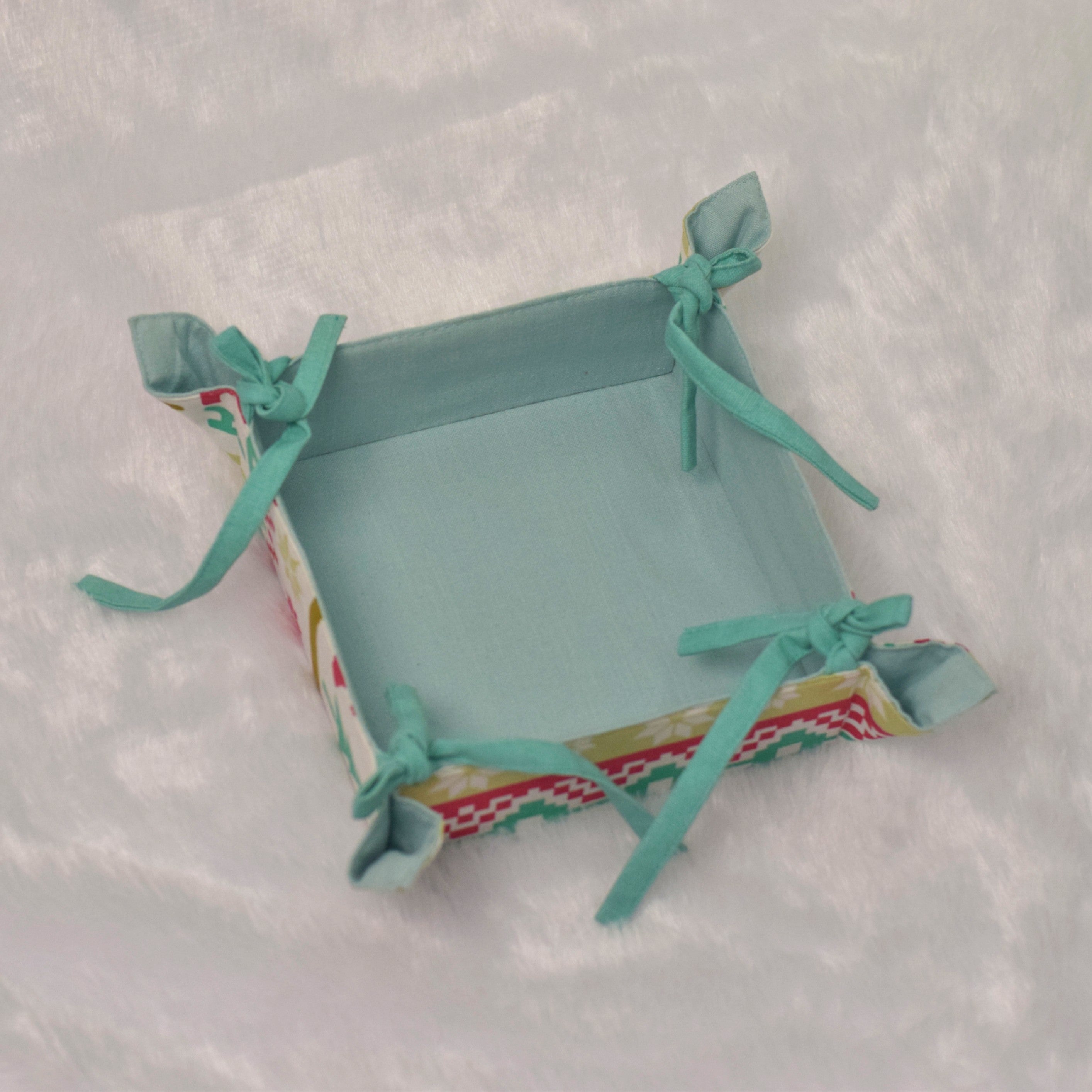 Festive Pattern Fabric Bread Basket with Tie-Up Corners - View 3 - Nushio