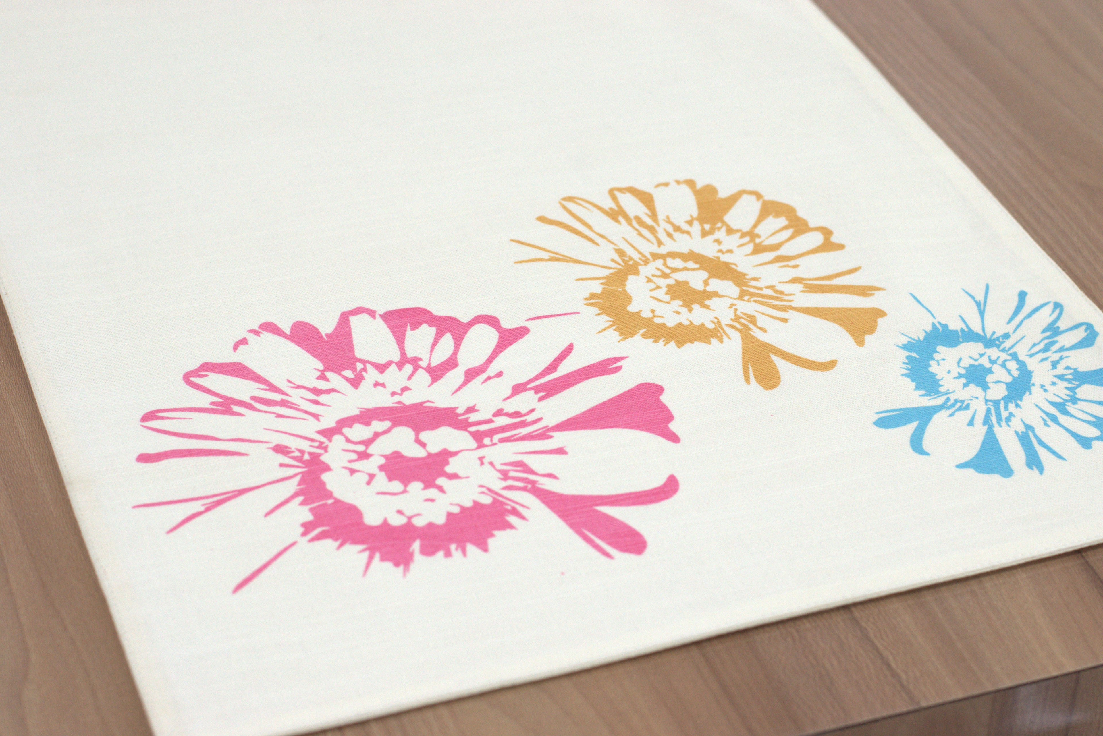 Colorful Floral Print Table Runner - 135 x 35 cm - View 3 - Floral - Nushio