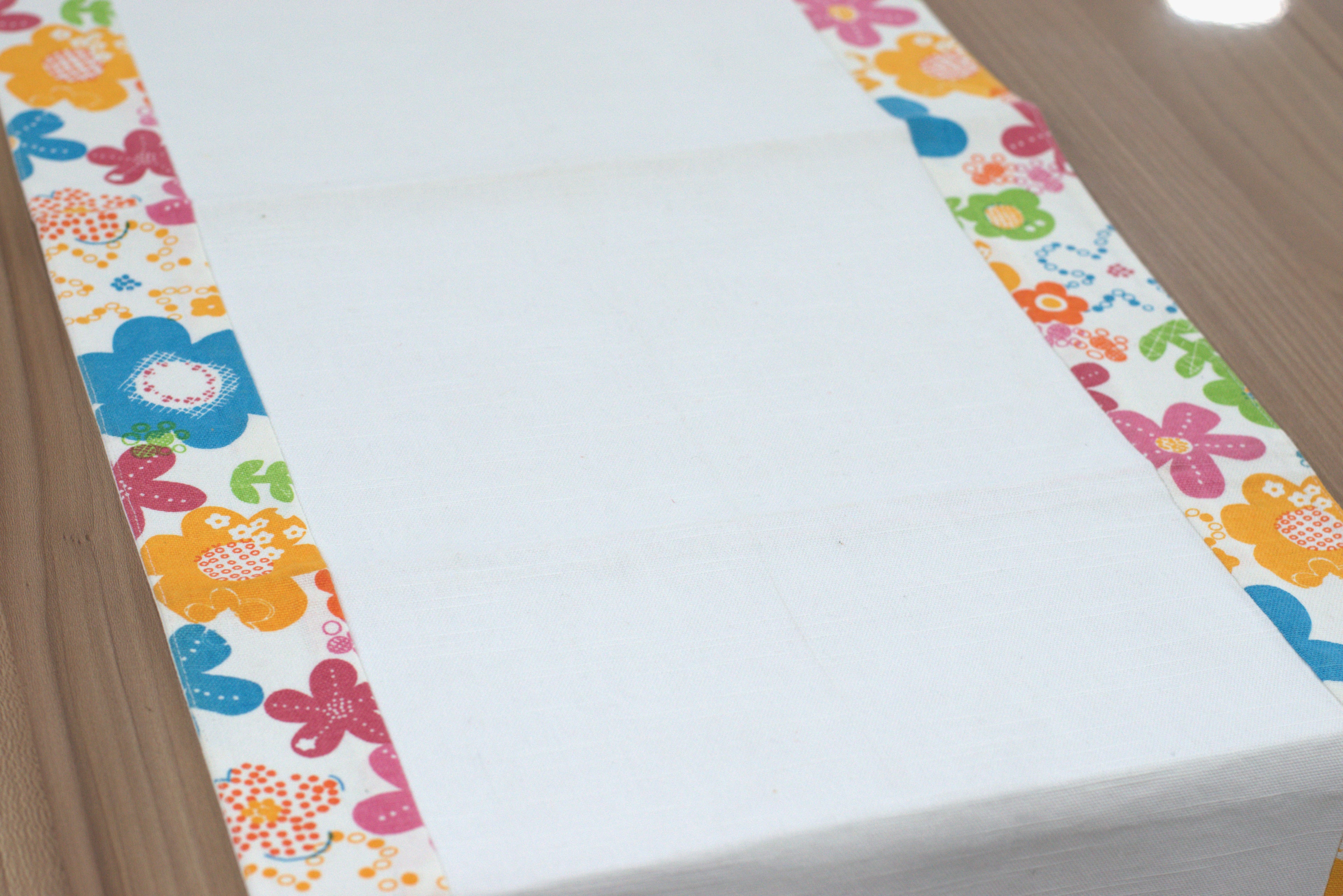 Cute Chick Floral Table Runner - 130 x 35 cm - View 2 - Floral - Nushio