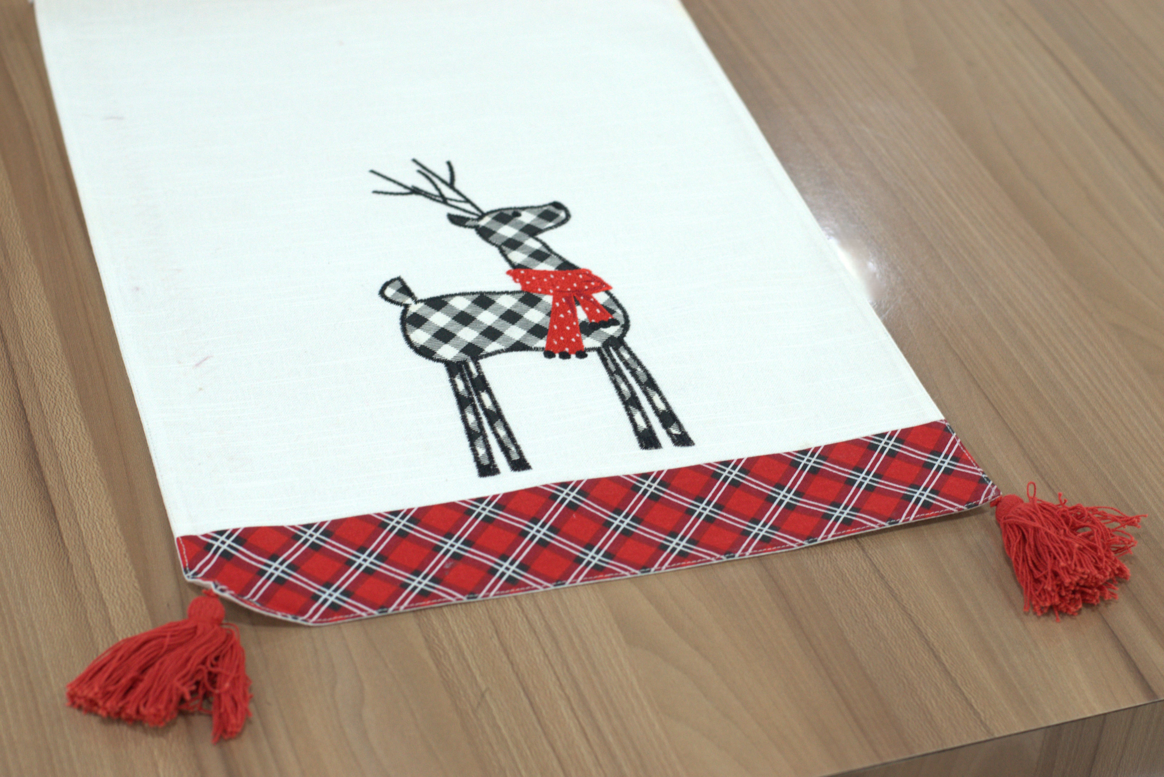 Festive Reindeer Table Runner - Detail View - Nushio