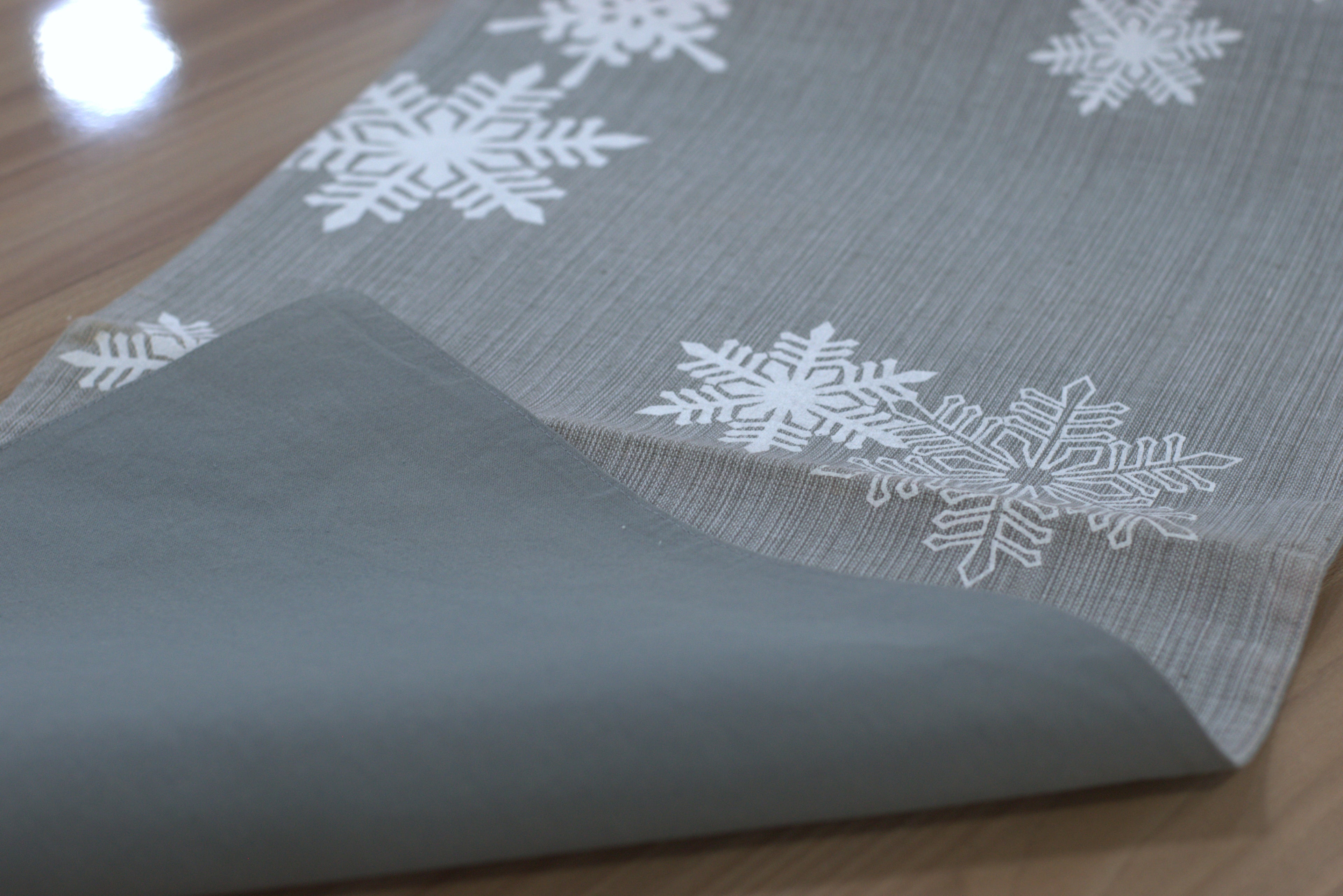 Winter Snowflake Grey Table Runner – 1.75m x 35cm Festive Dining Décor
