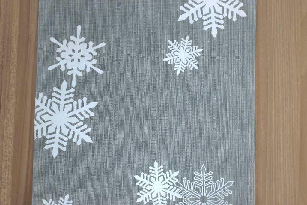 Winter Snowflake Grey Table Runner – 1.75m x 35cm Festive Dining Décor
