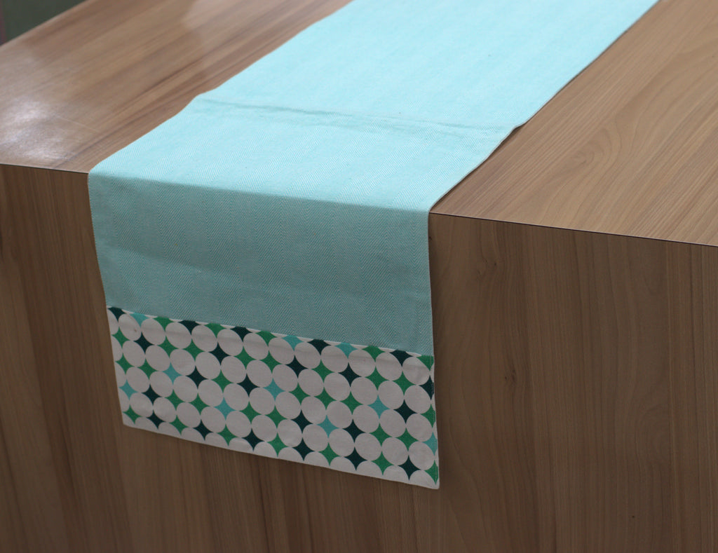 Mint Green Geometric Table Runner – 175 × 35 cm - Detail View - Nushio