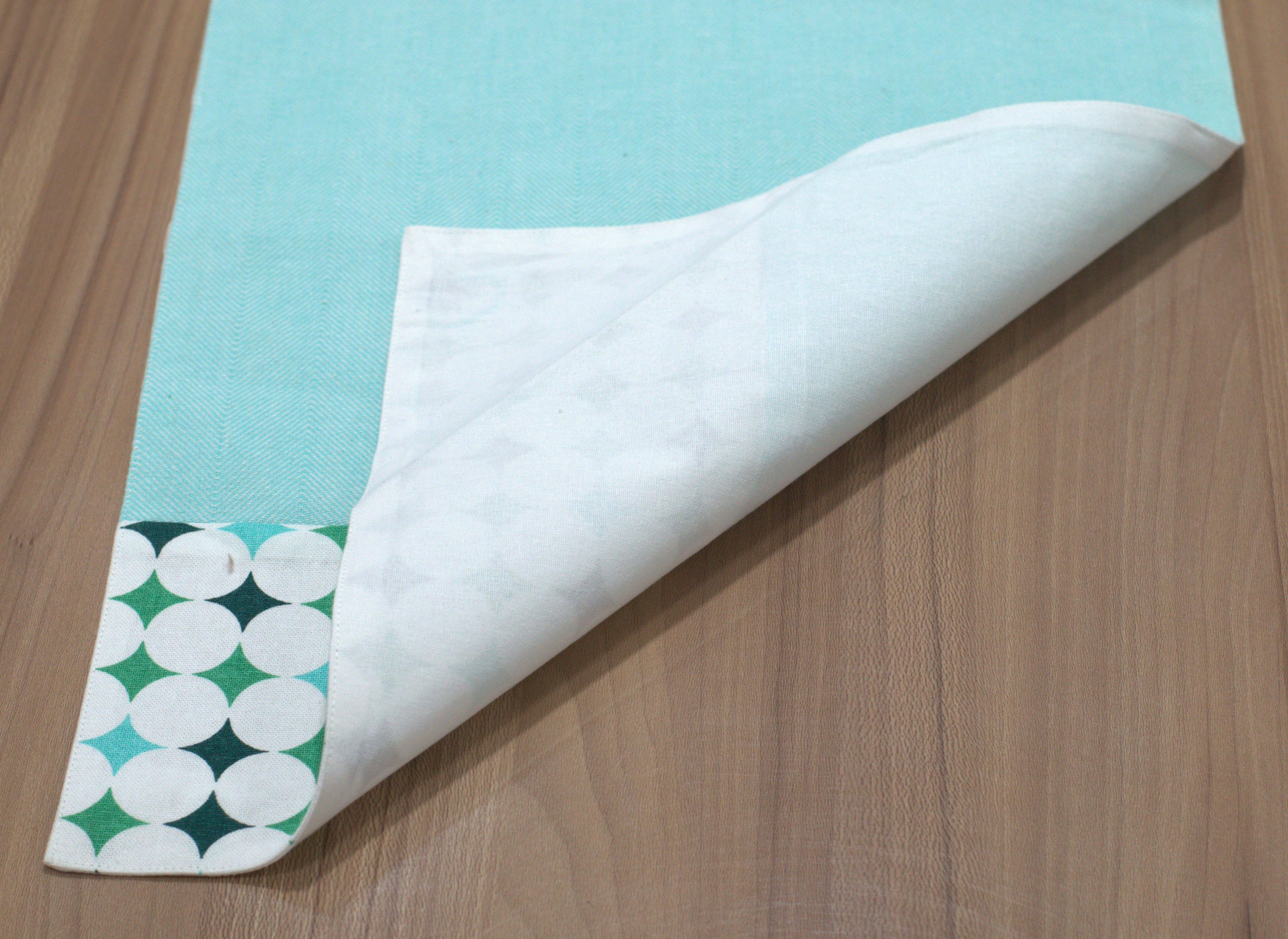 Mint Green Geometric Table Runner – 175 × 35 cm - View 2 - Nushio