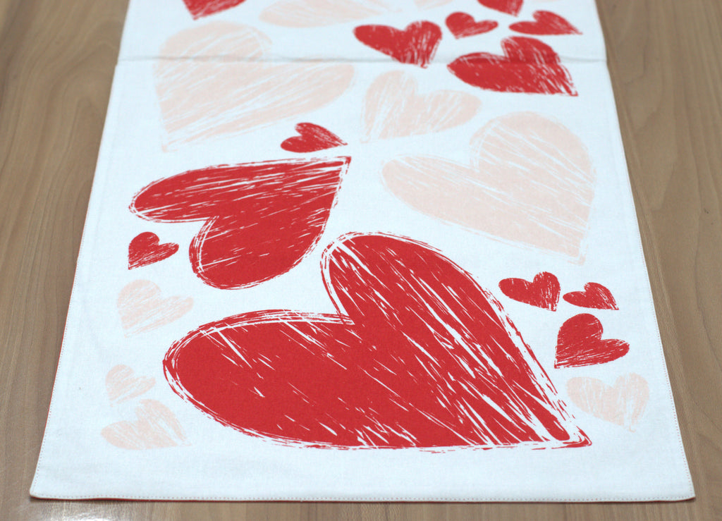 Red Heart Print Table Runner – 180 × 35 cm | Elegant & Romantic Dining Décor