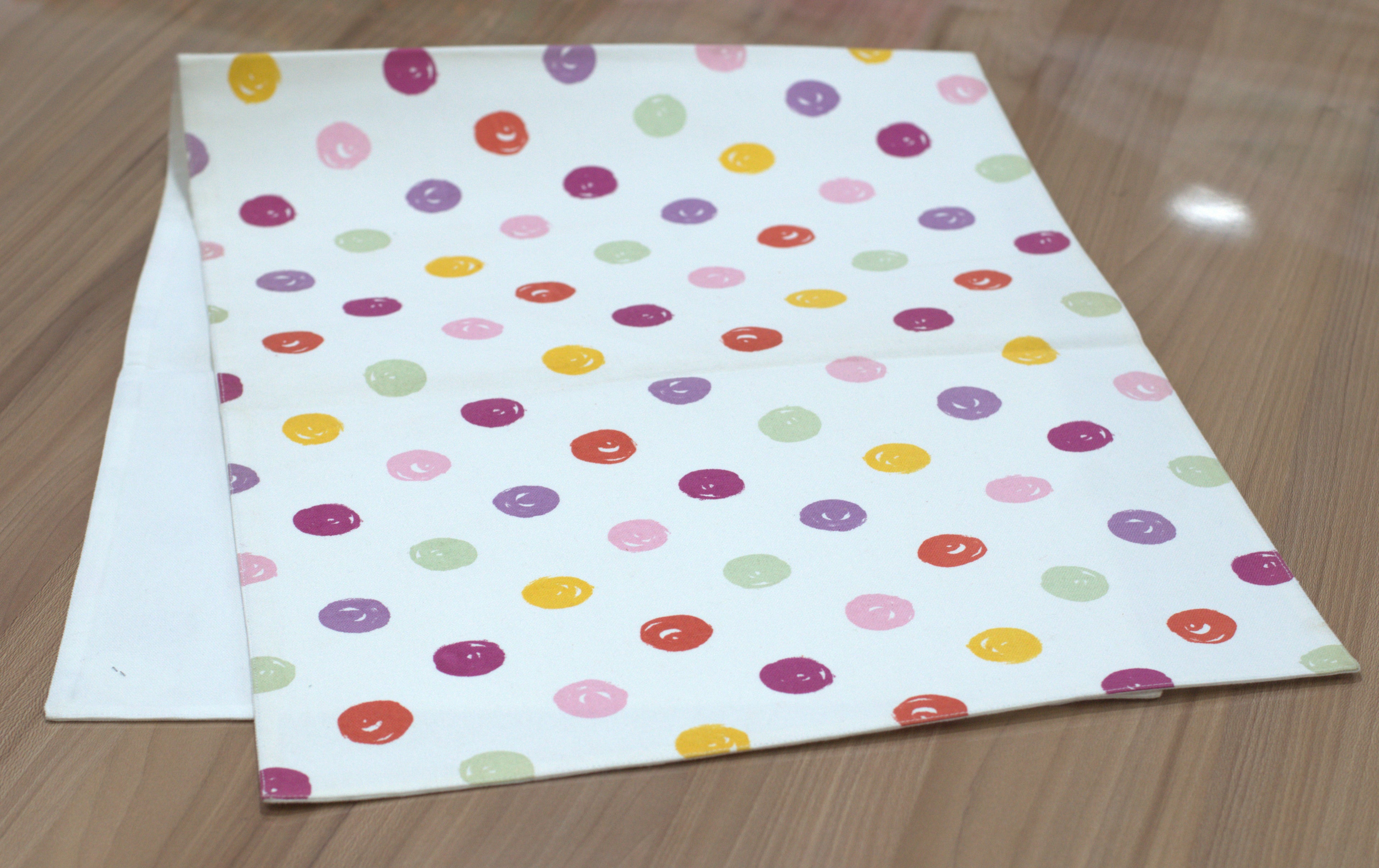 Multicolor Polka Dot Table Runner – 120 x 40 cm | Modern & Playful Dining Decor