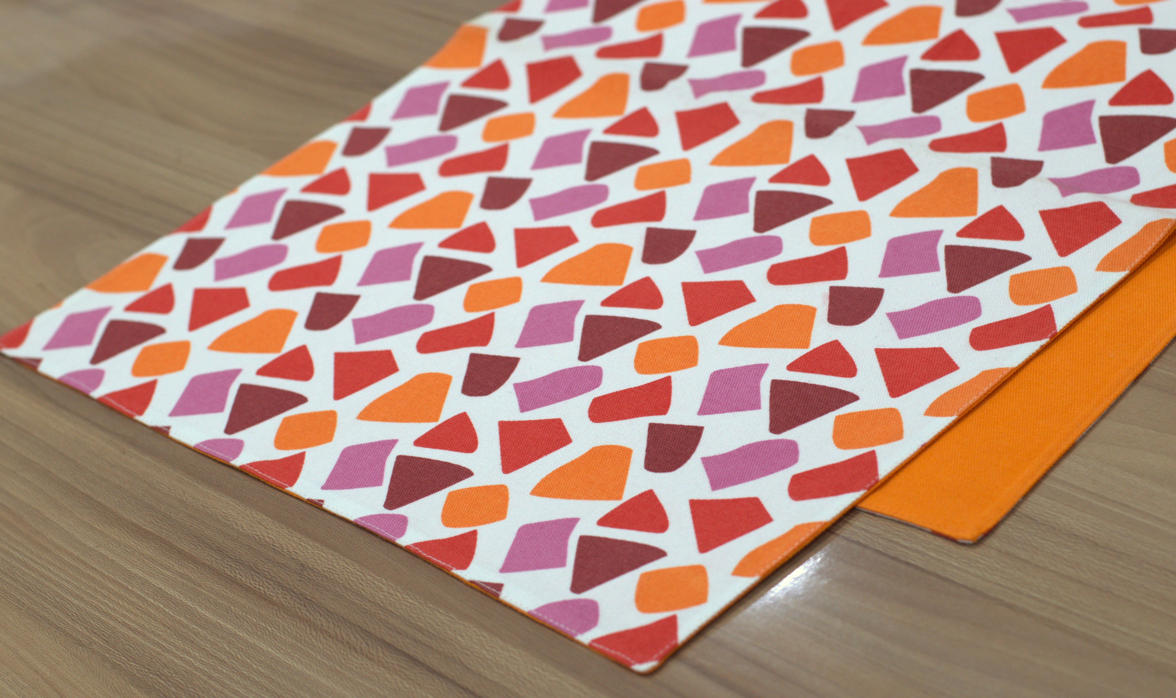 Modern Geometric Printed Table Runner – 120 × 40 cm