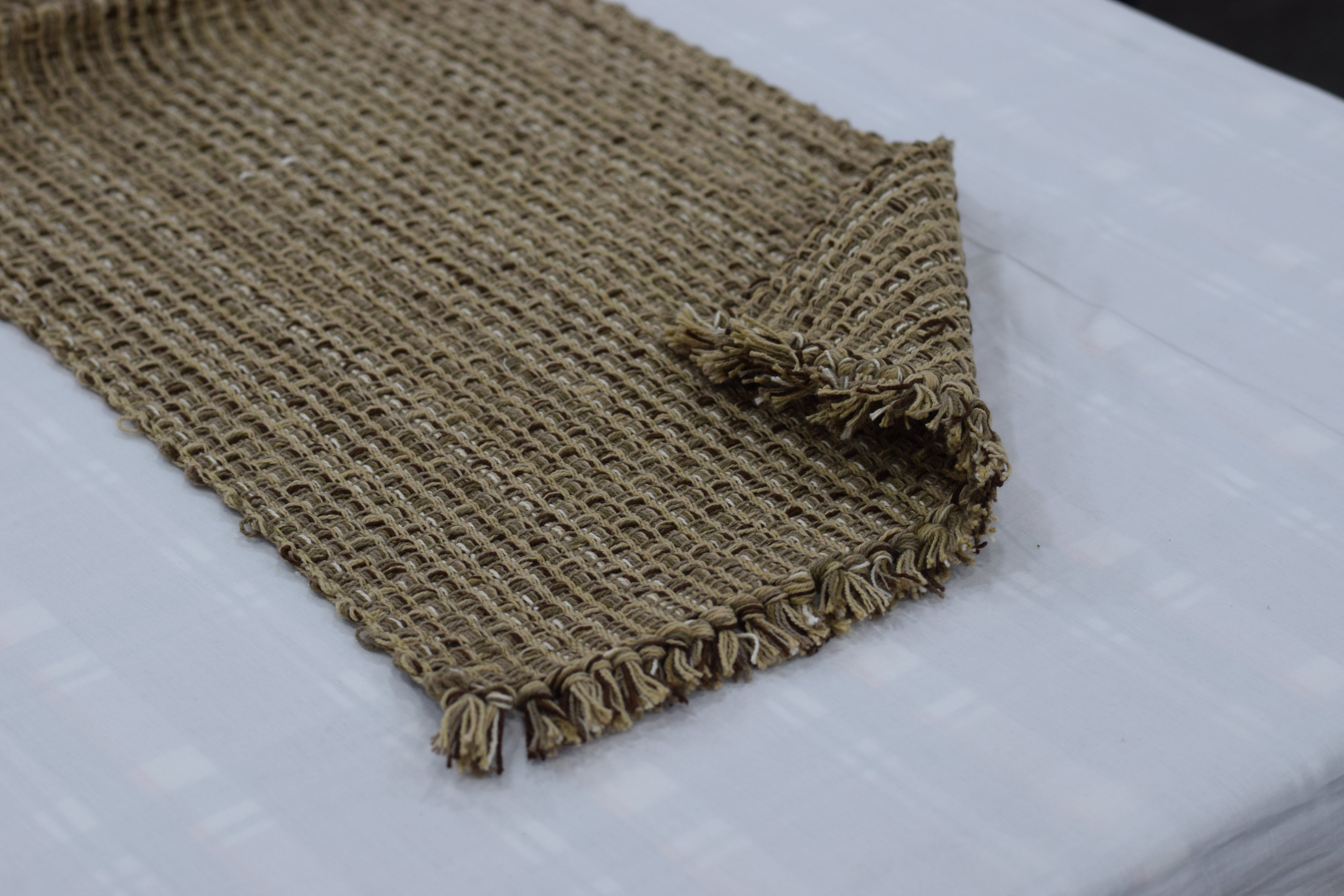 Natural Woven Table Runner – 1 Meter x 35 cm | Rustic & Elegant Dining Decor - Detail View - Nushio