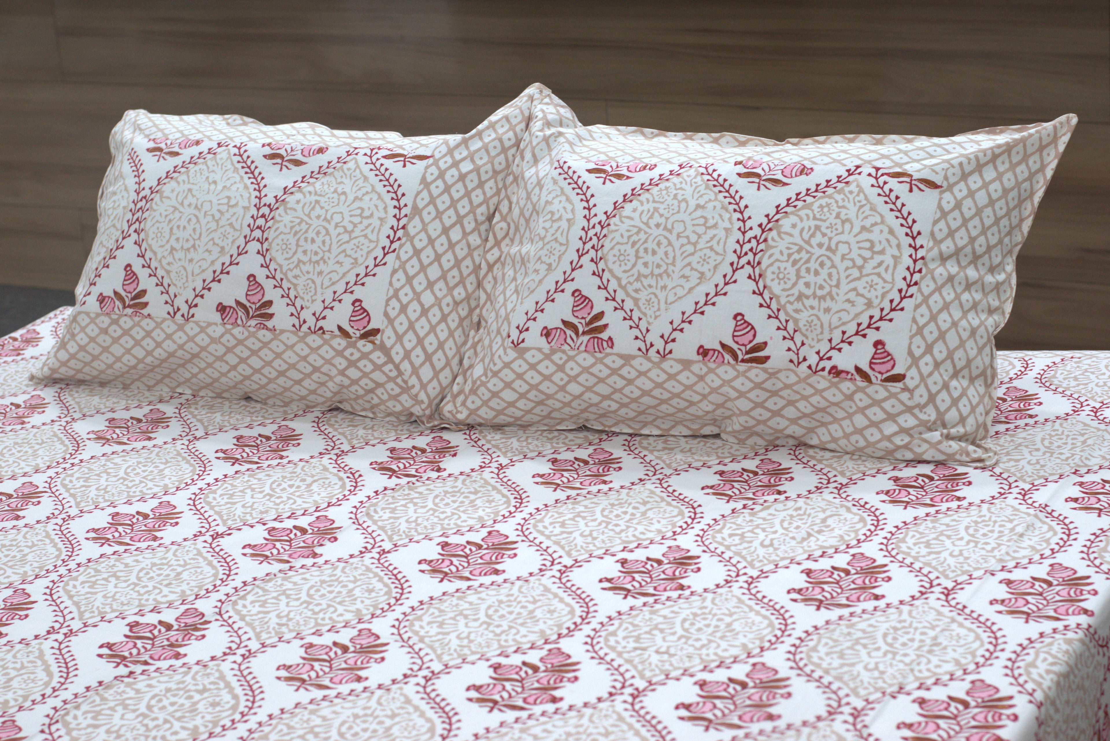 Premium Super King Size Cotton Bedsheet with 2 Pillow Covers – Beige &amp; Red Floral Printed Bed Sheet