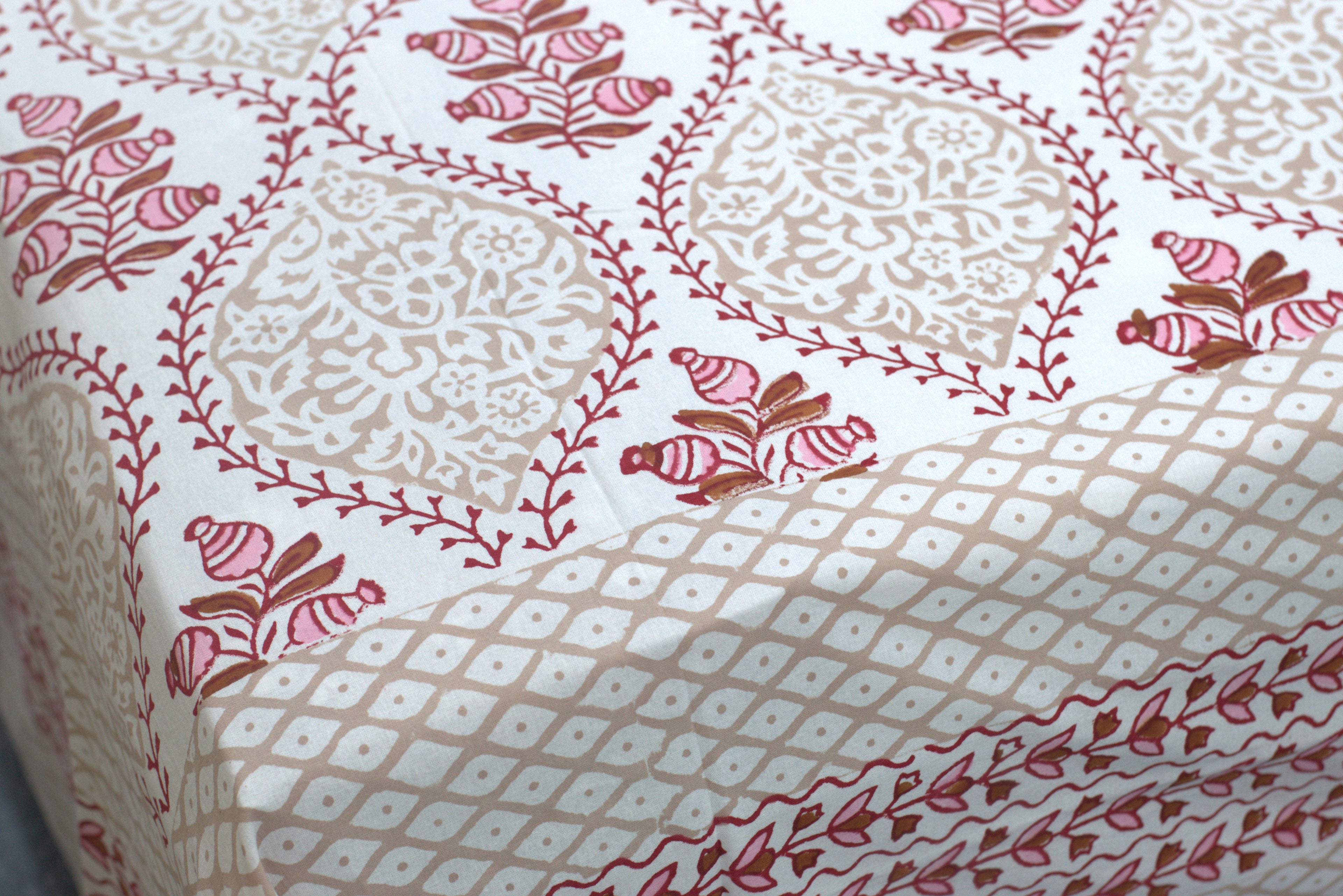 Premium Super King Size Cotton Bedsheet with 2 Pillow Covers – Beige &amp; Red Floral Printed Bed Sheet