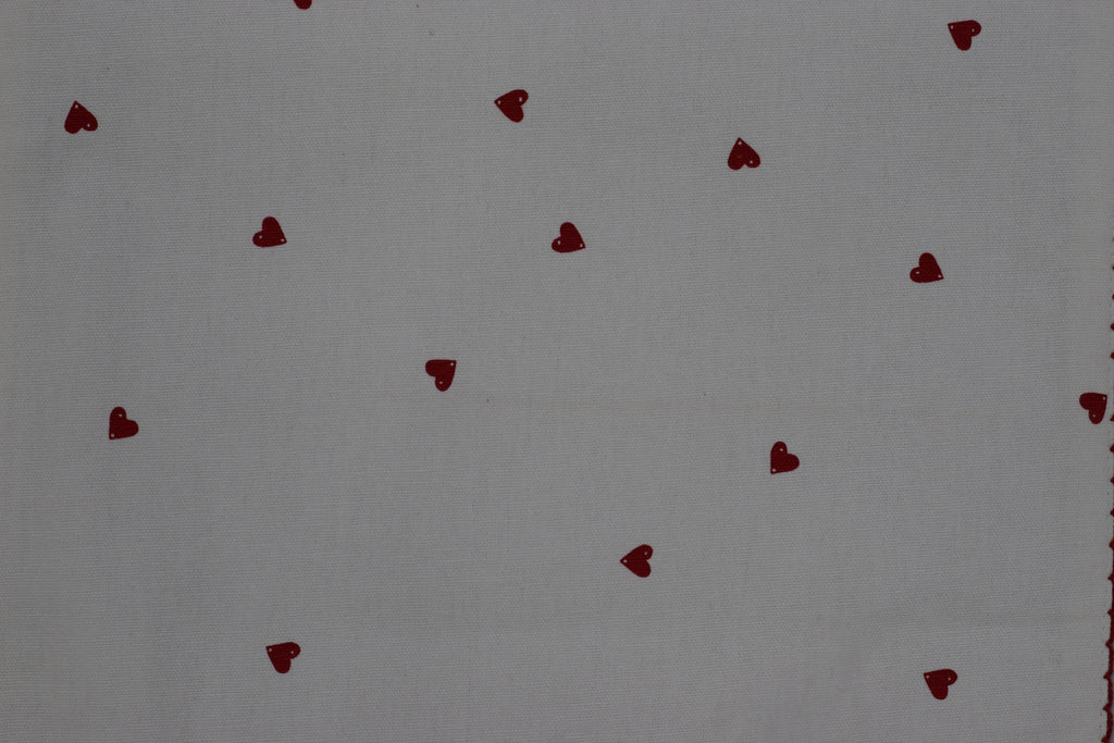 White Cotton Table Runner with Red Heart Print – 175 × 35 cm