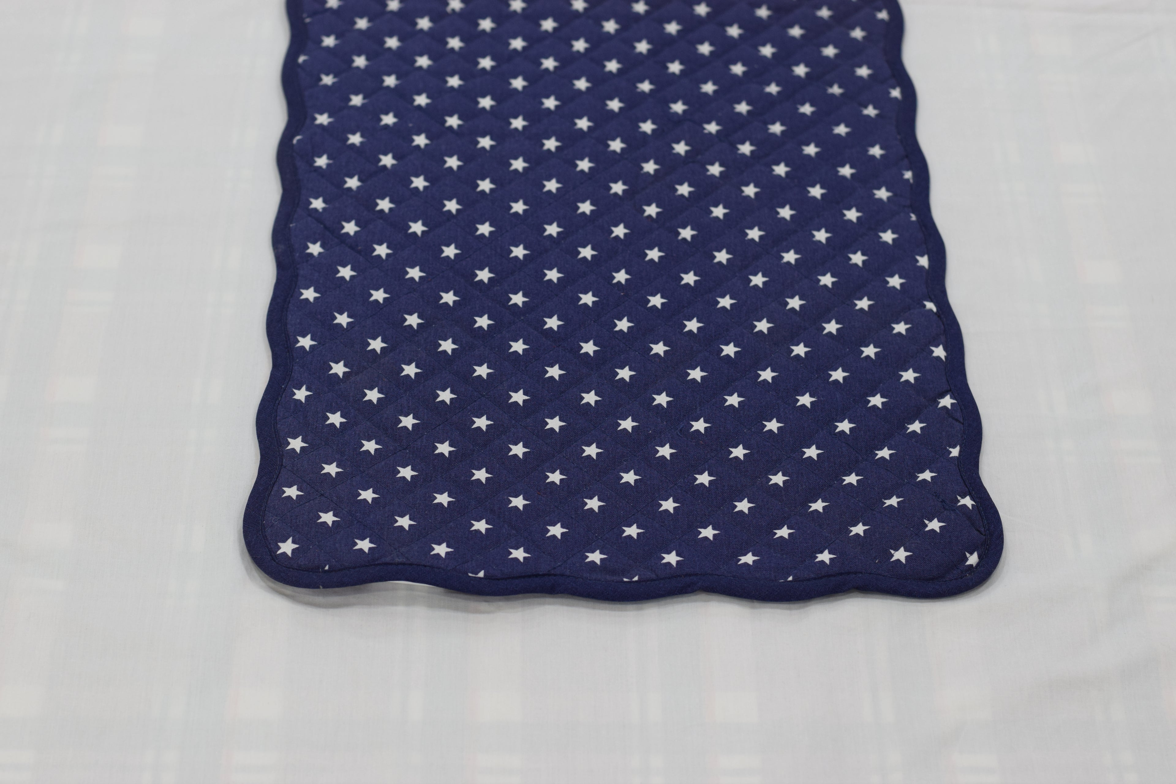 Navy Blue Star Print Quilted Table Runner – 90 x 30 cm - View 2 - Nushio