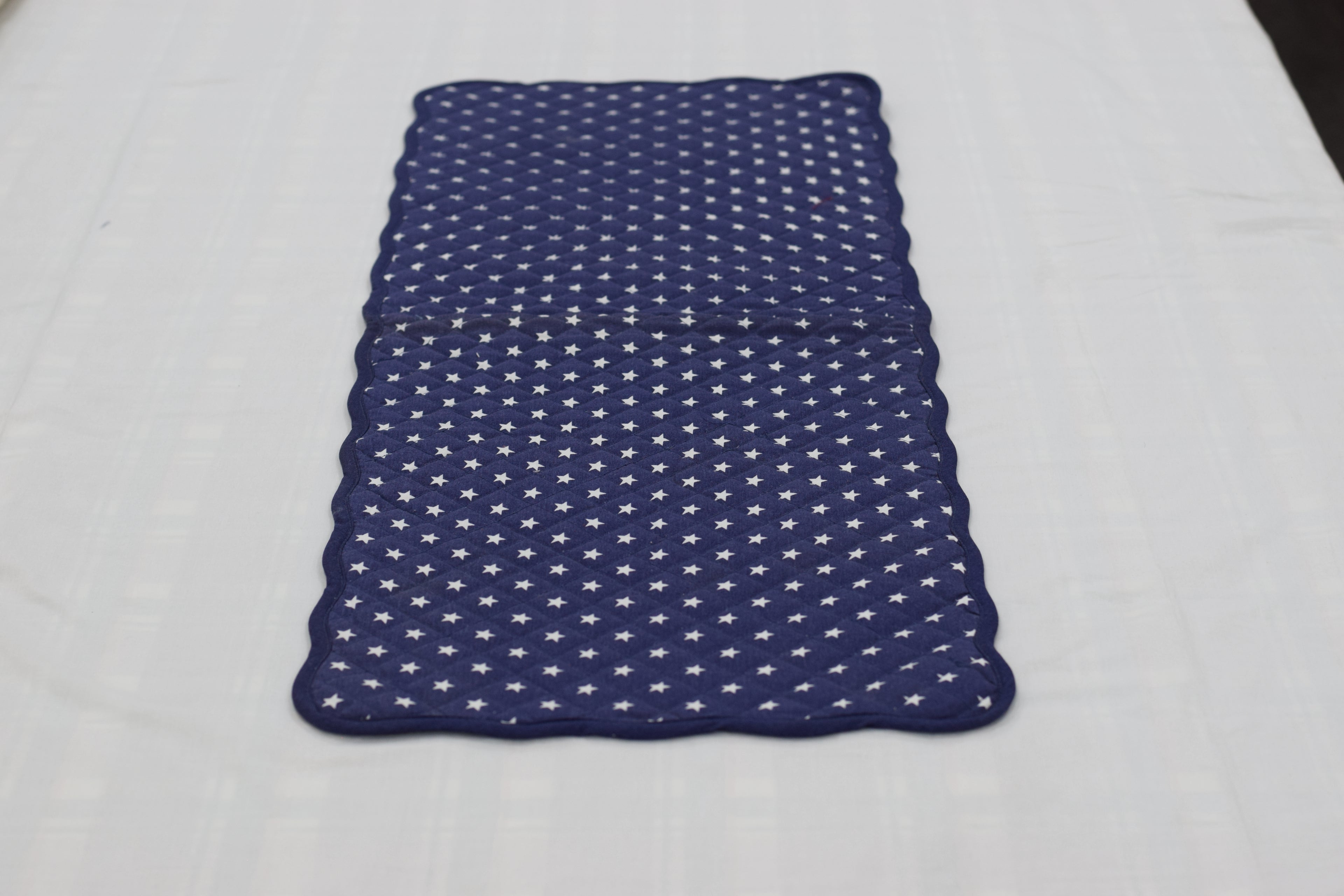 Navy Blue Star Print Quilted Table Runner – 90 x 30 cm - View 3 - Nushio