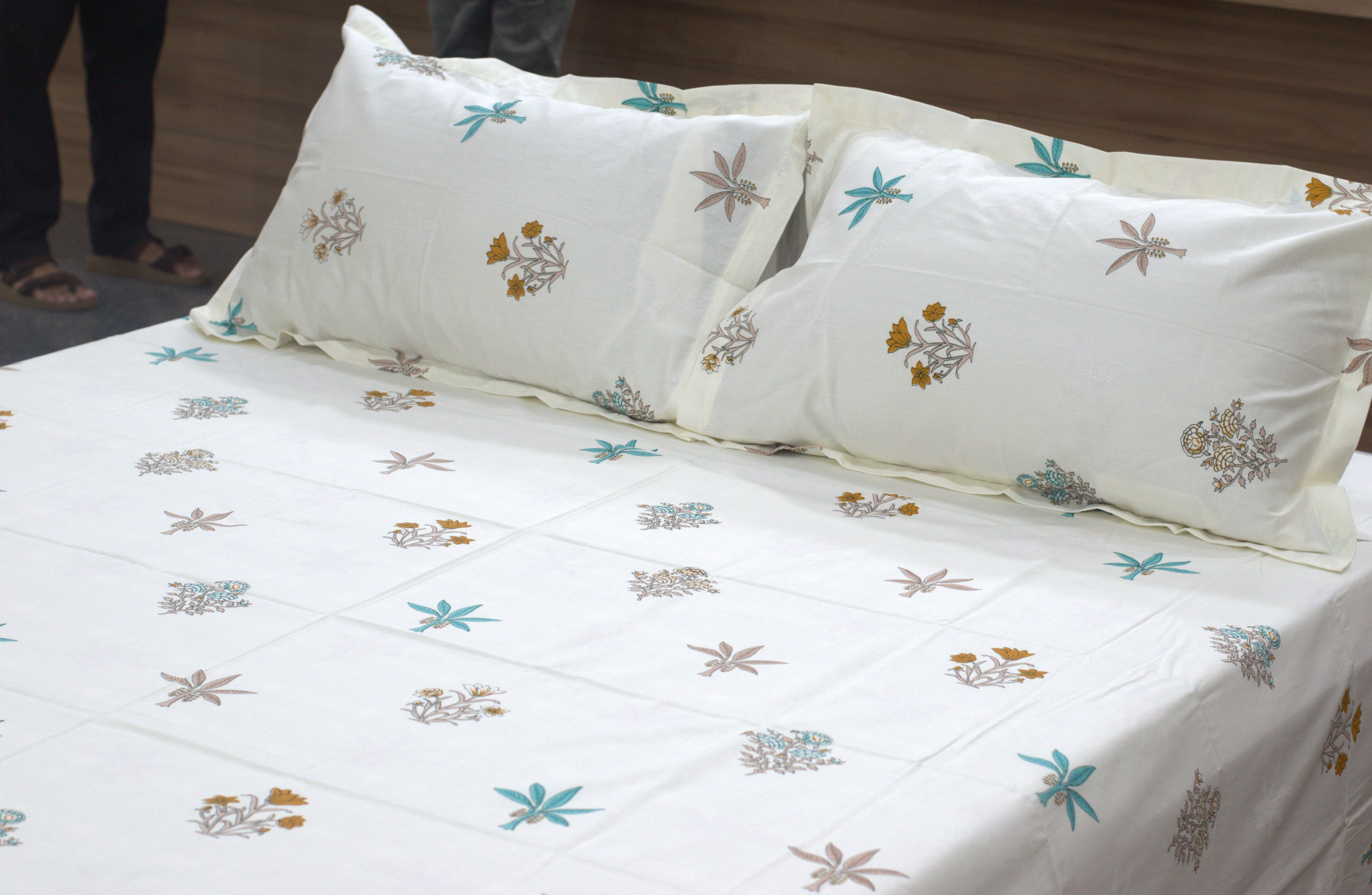 Off White Floral Print Queen Size Bedsheet with Pillow Covers