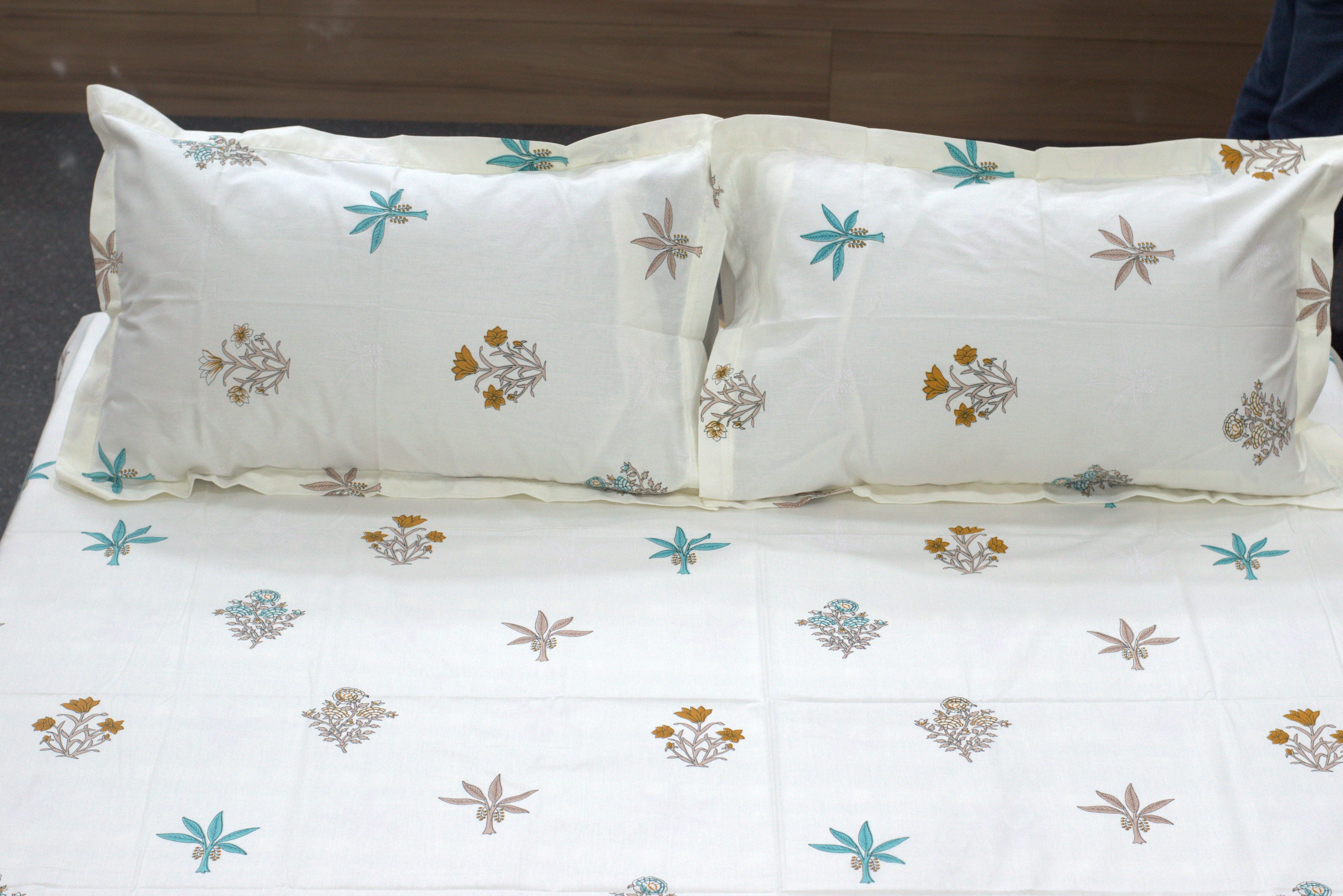 Off White Floral Print Queen Size Bedsheet with Pillow Covers - View 2 - Floral - Nushio