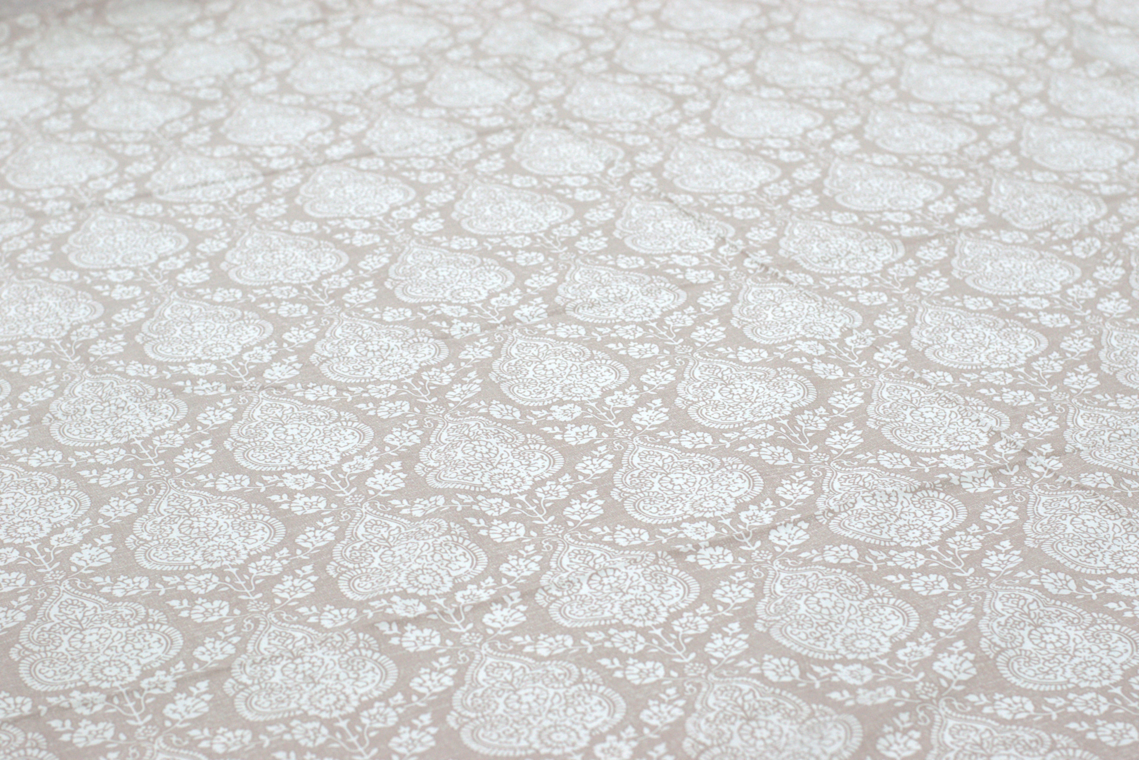 Queen Size Printed Cotton Bedsheet with 2 Pillow Covers – Elegant Beige Pattern Bed Sheet Set