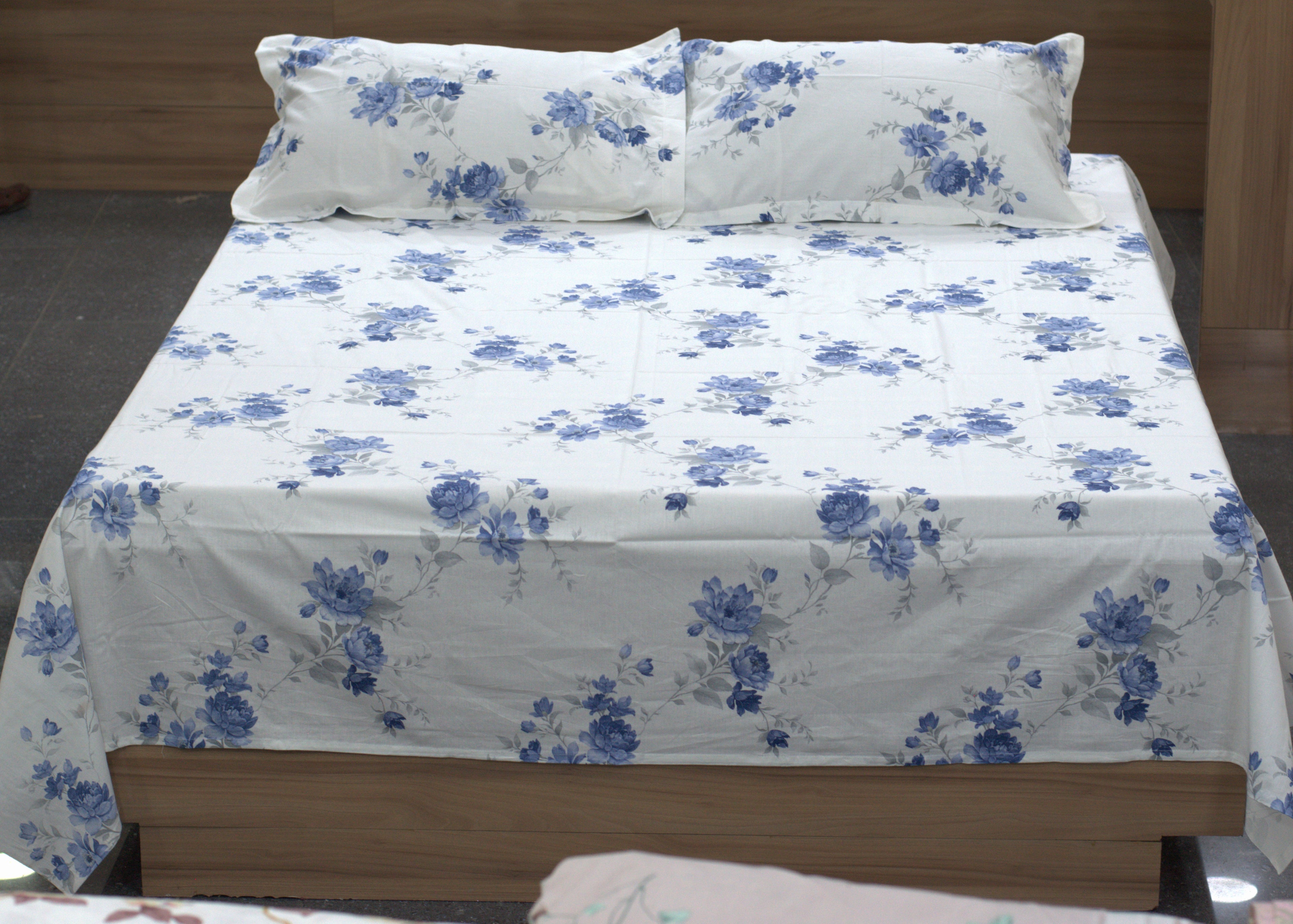 Blue Floral Print Queen Size Bedsheet with Pillow Covers | Nushio