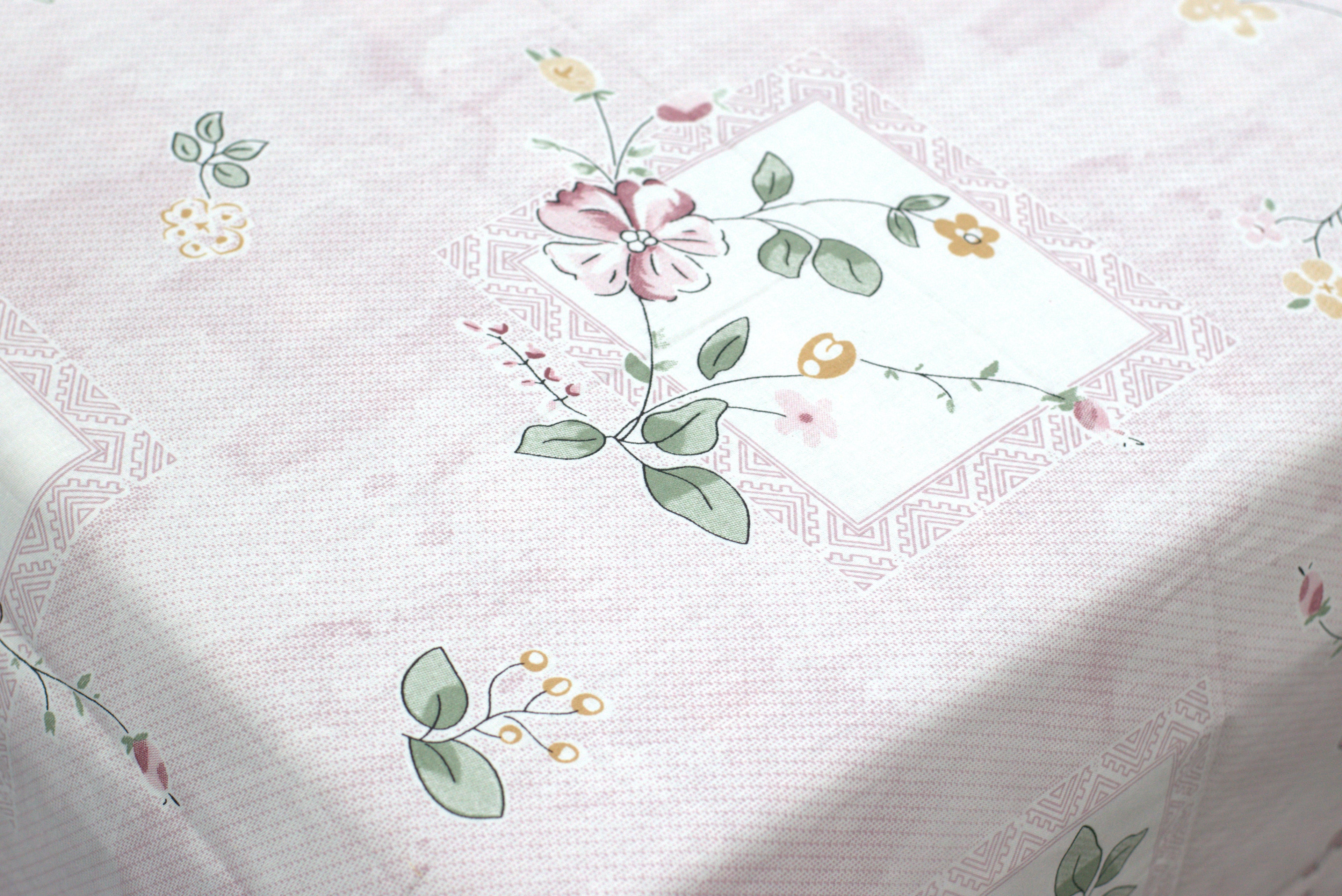 Queen Size Floral Printed Bedsheet with 2 Pillow Covers – Pink Flower Design