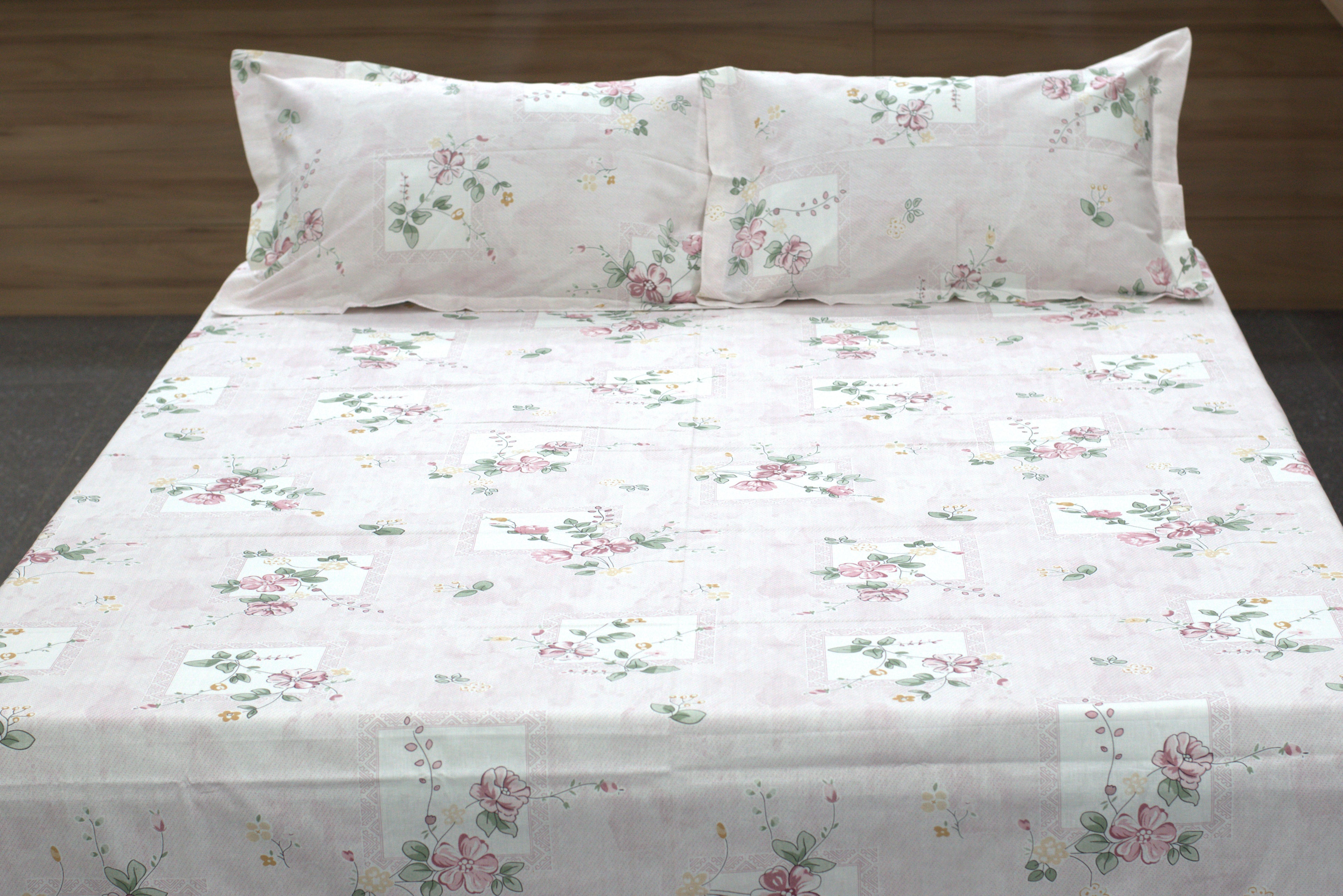 Queen Size Floral Printed Bedsheet with 2 Pillow Covers – Pink Flower Design