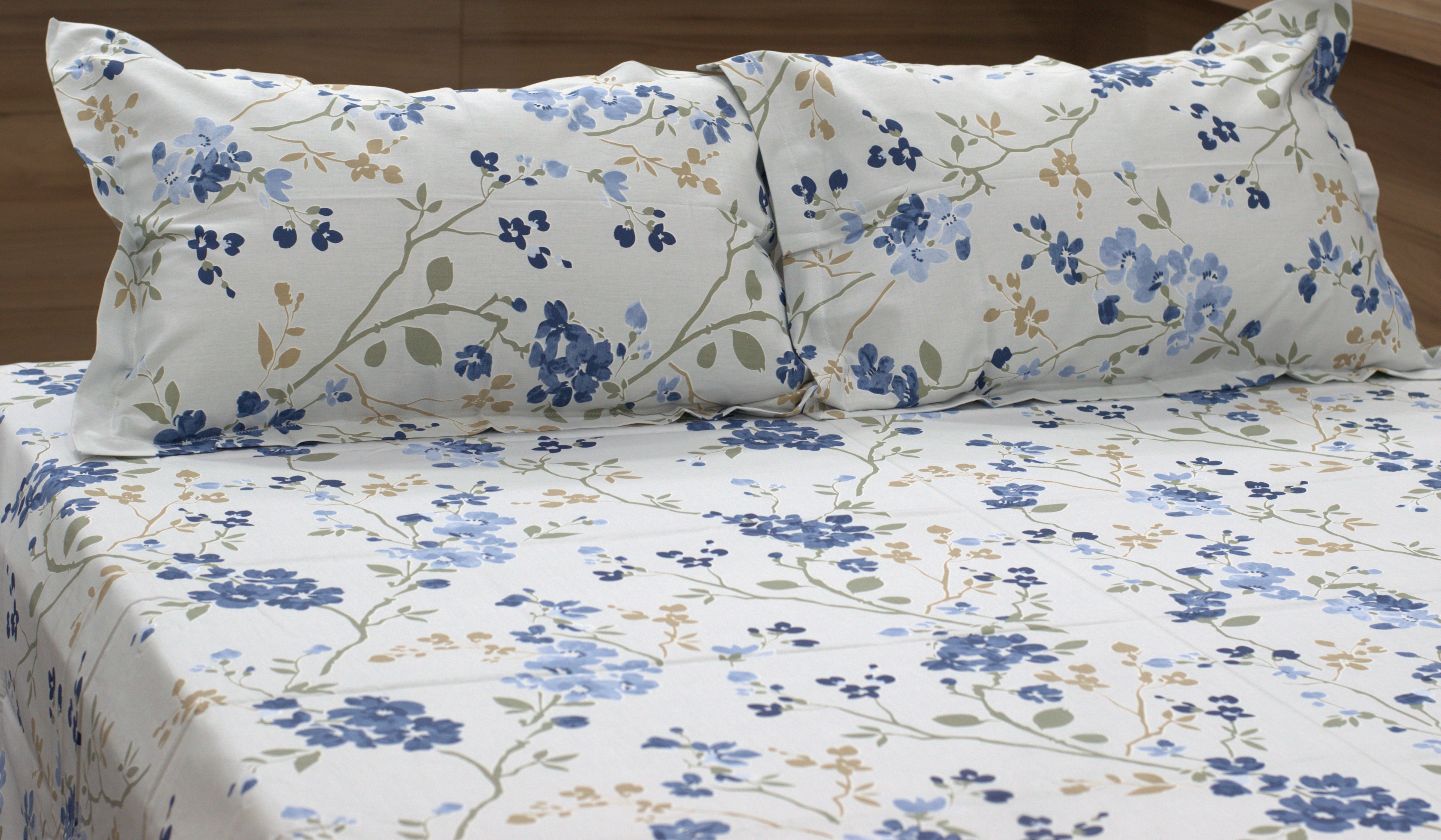 Blue Floral Queen Size Bedsheet with 2 Pillow Covers | Nushio