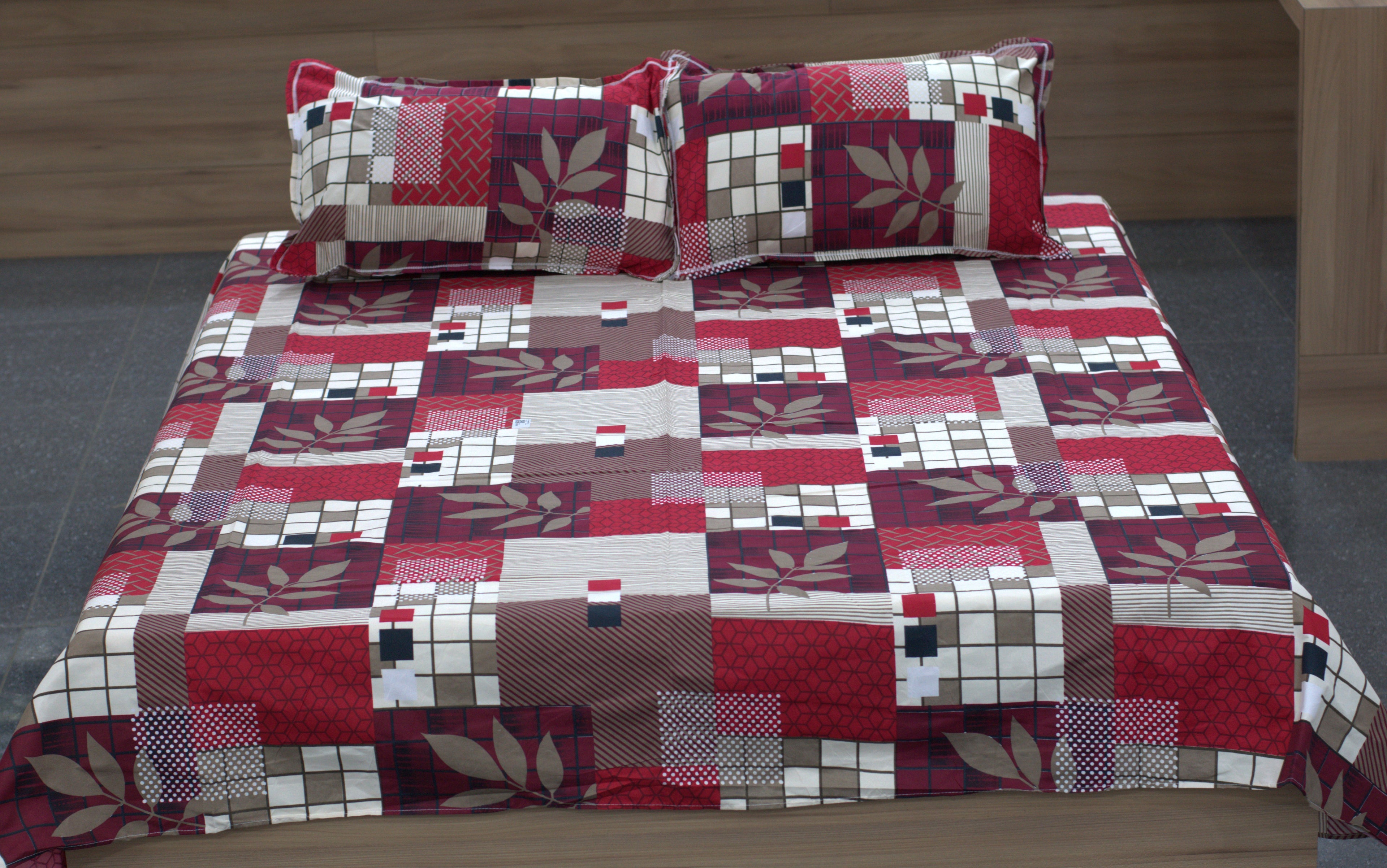 Soft Feel Premium Blend Bedsheet Set – 225x250 cm | Stylish Red Geometric Print with Pillow Covers