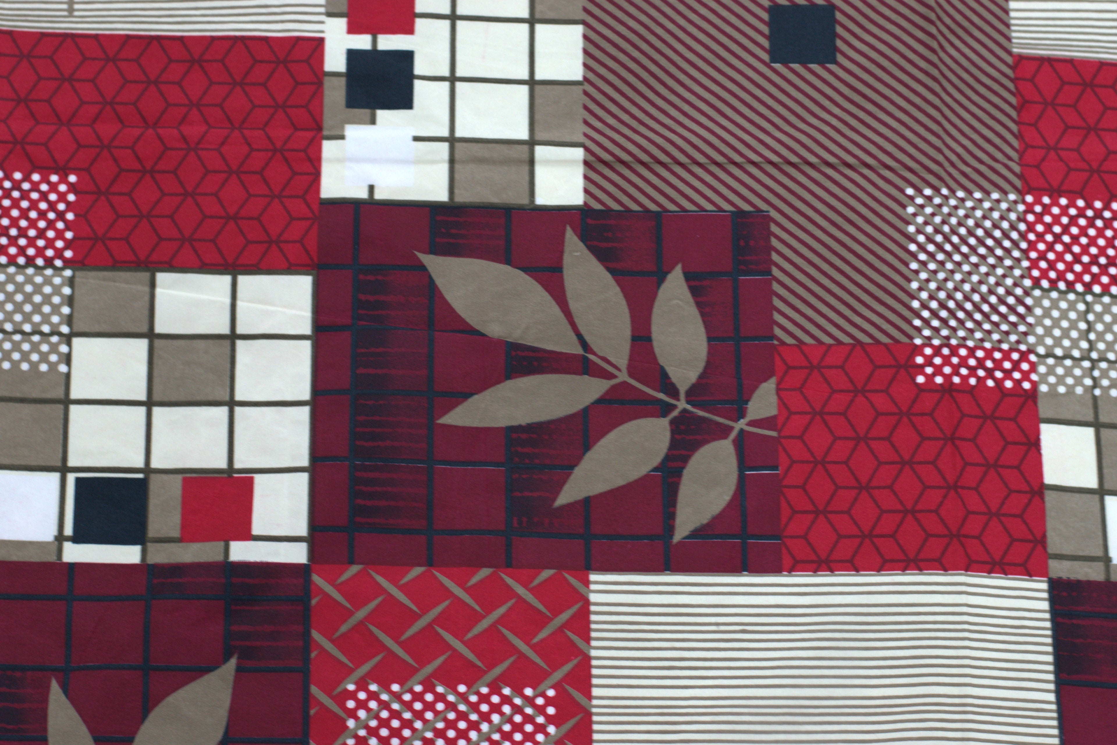 Soft Feel Premium Blend Bedsheet Set – 225x250 cm | Stylish Red Geometric Print with Pillow Covers