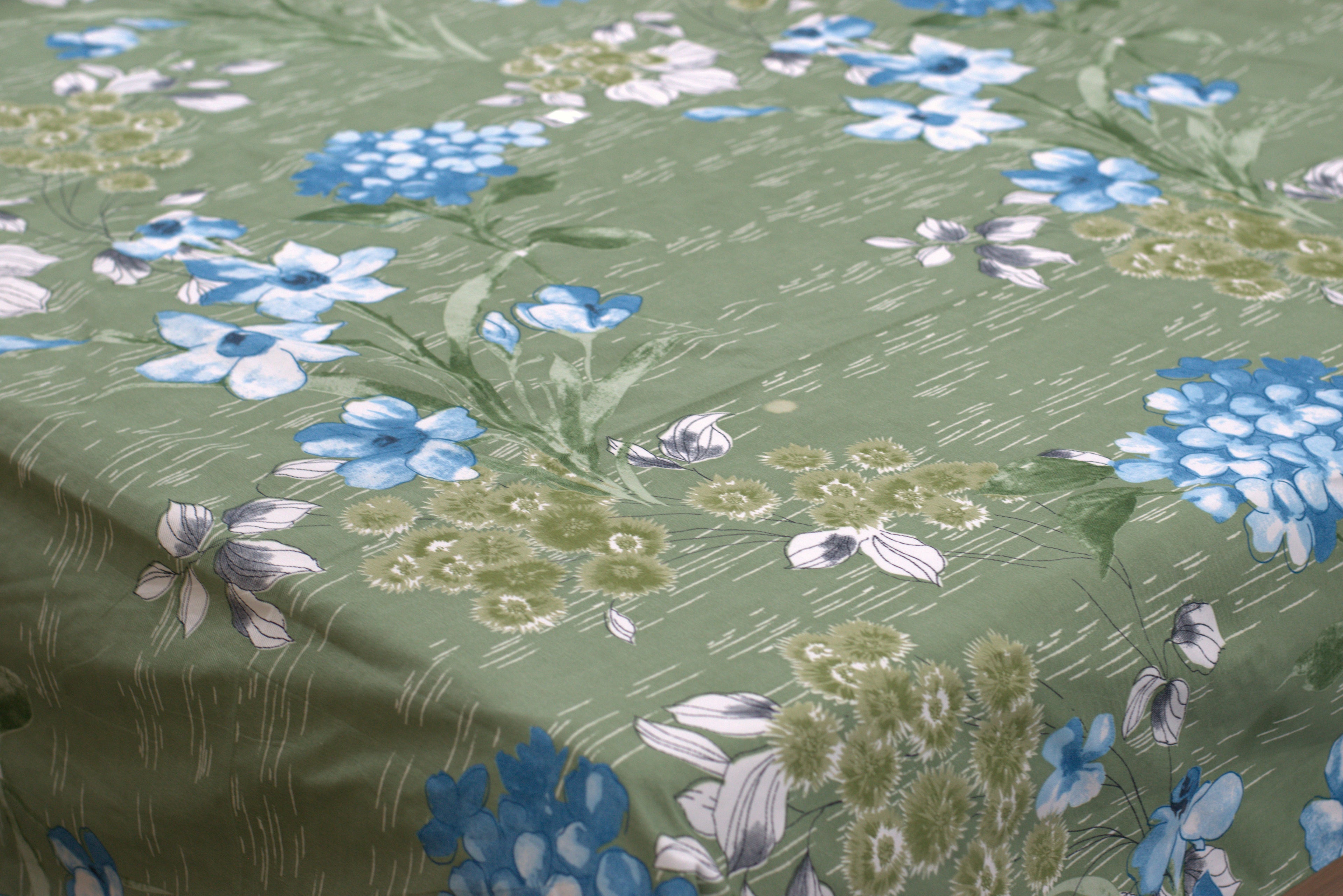 Soft Feel Floral Blend Bed Sheet Set (225 x 250 cm) – Green & Blue Print with Pillow Covers