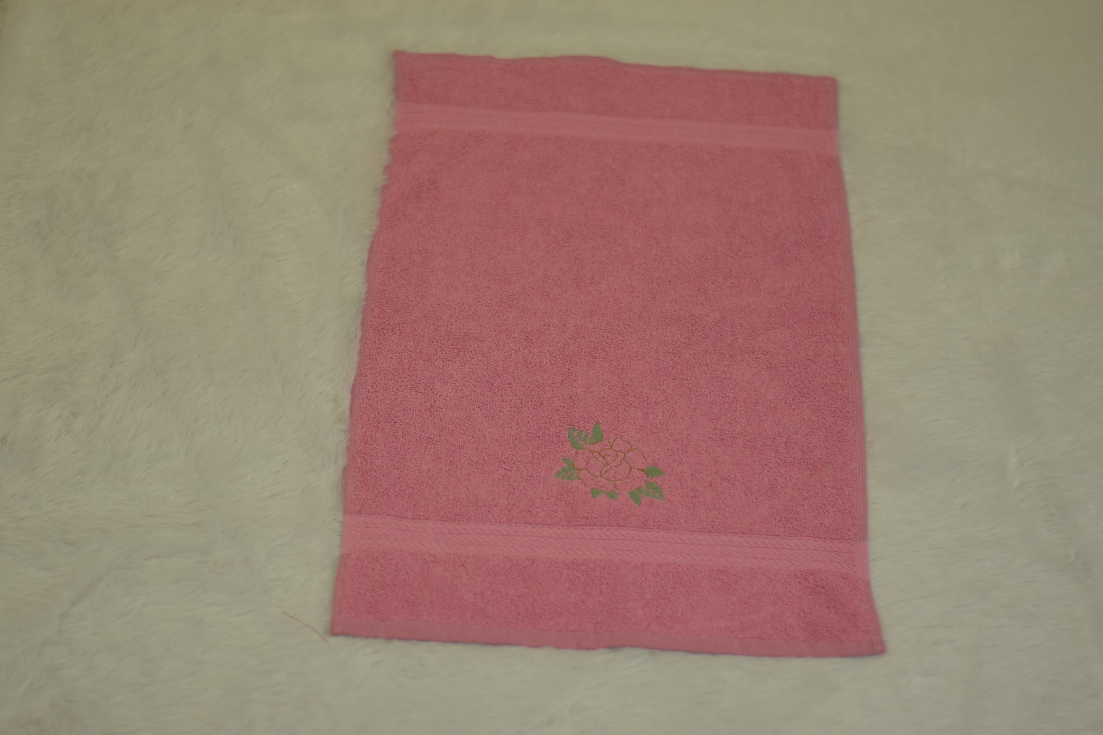 Turkish Embroidered Pink Towel – Rose Bloom Motif on Soft Cotton