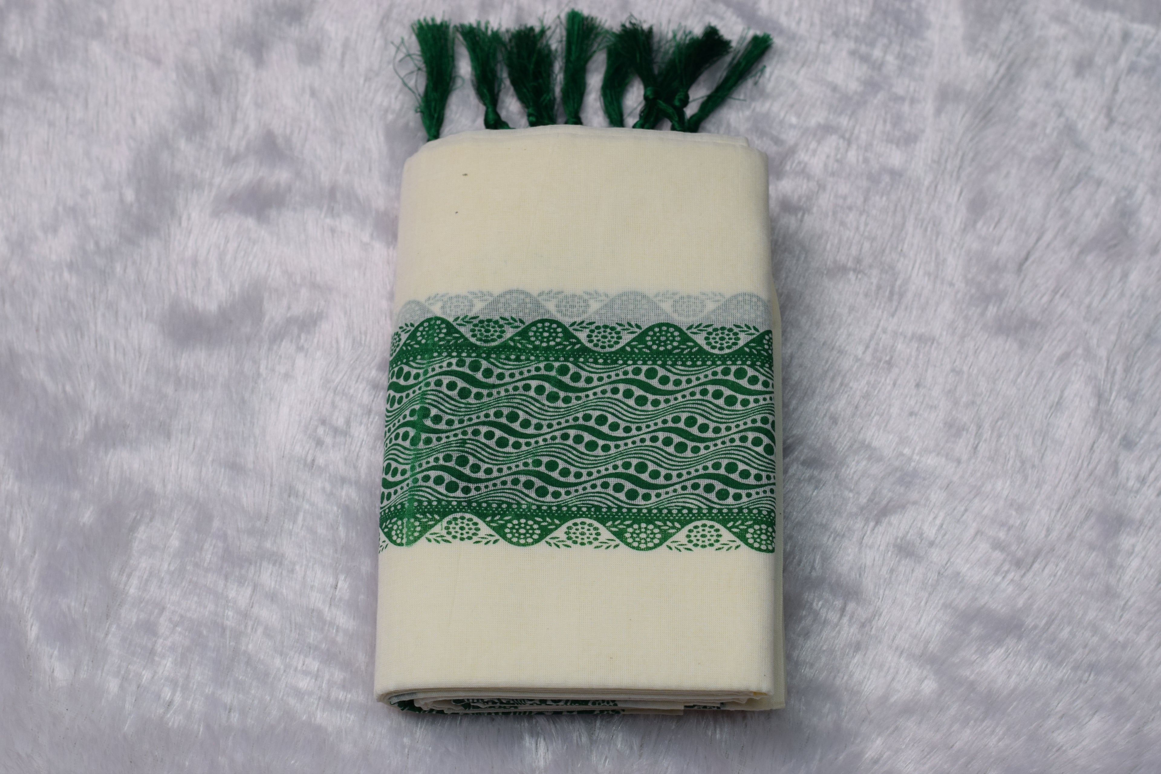 Printed set munduwith Contemporary Design