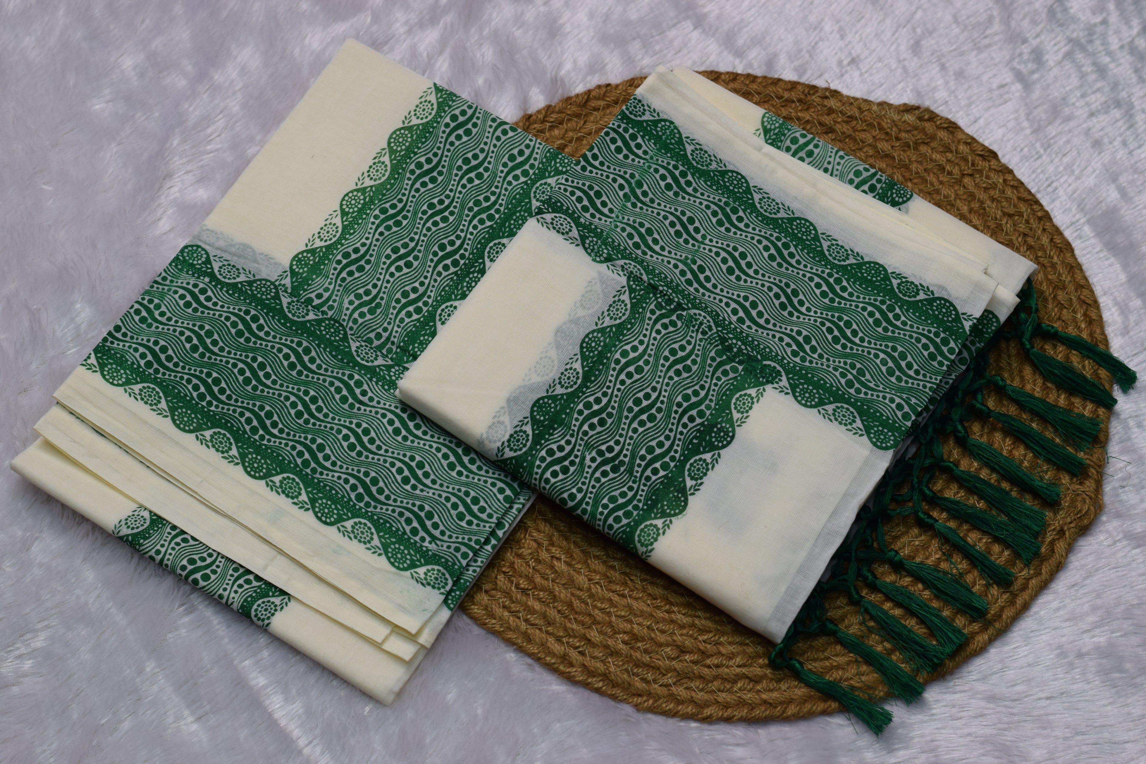 Printed set munduwith Contemporary Design