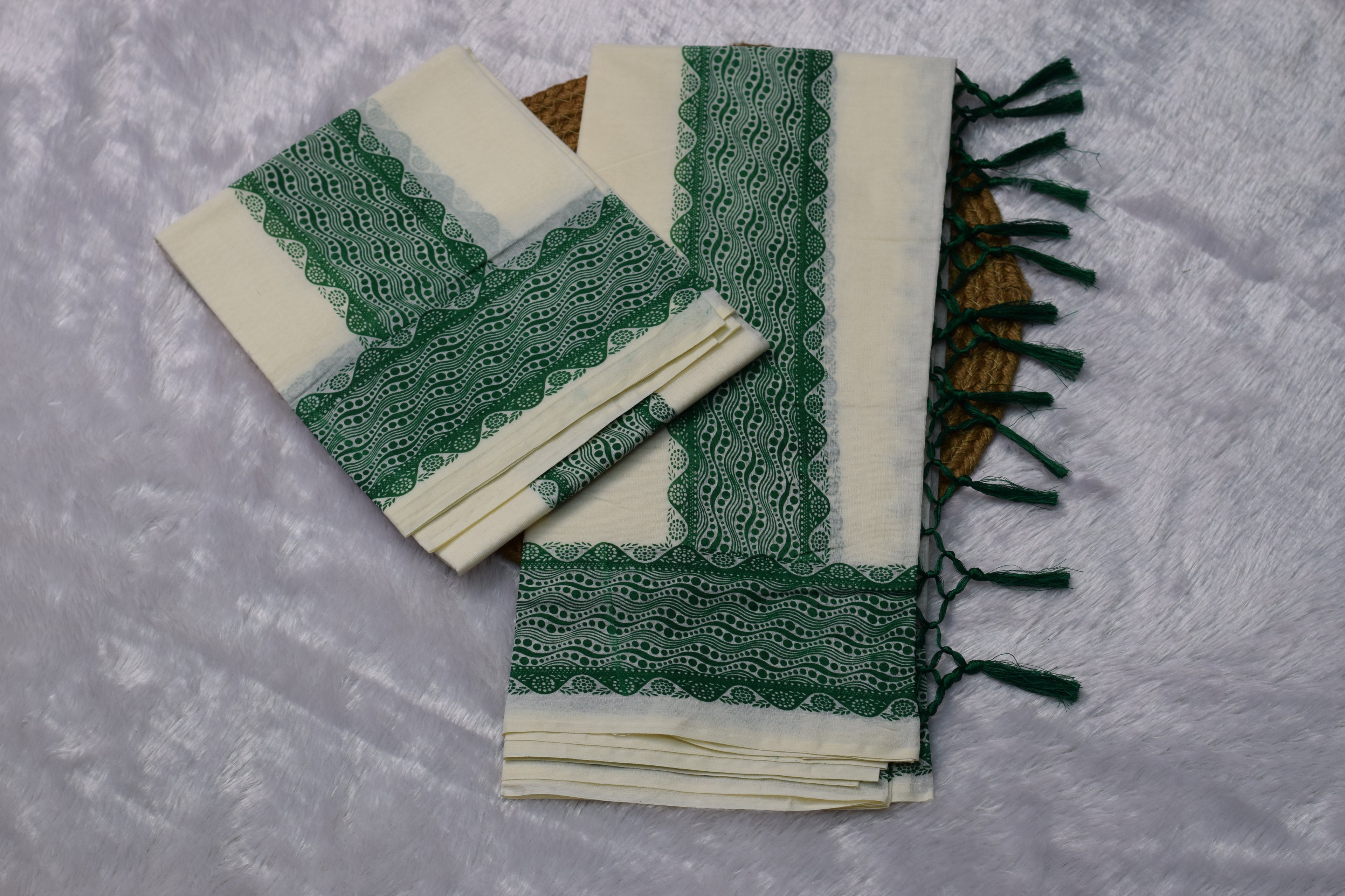 Printed set munduwith Contemporary Design