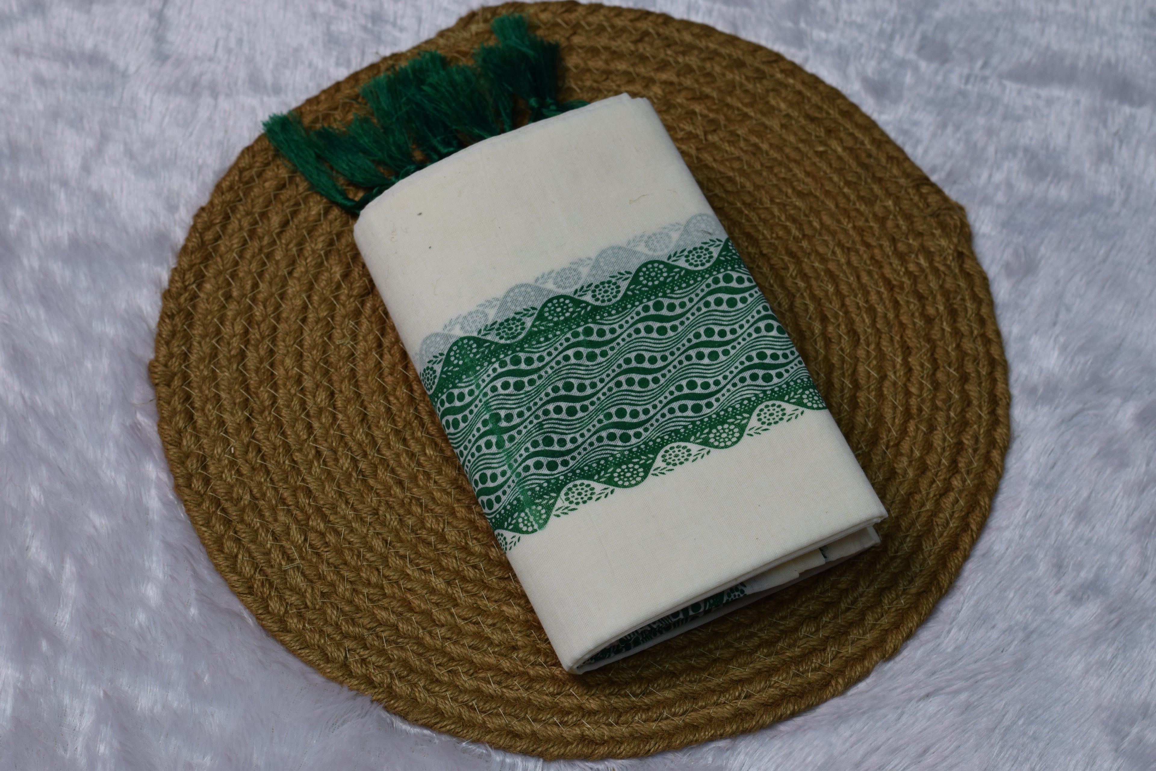 Printed set munduwith Contemporary Design