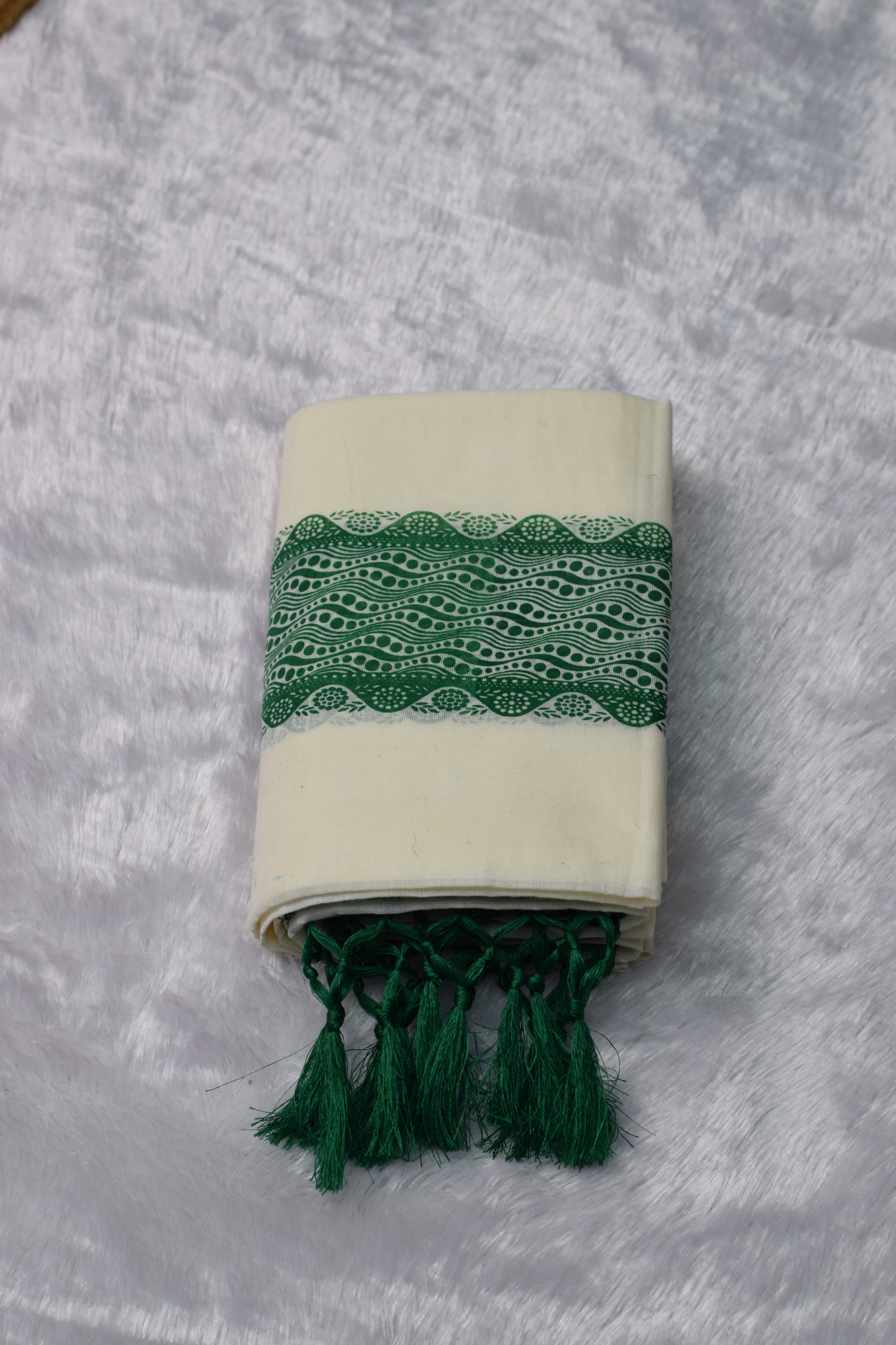 Printed set munduwith Contemporary Design