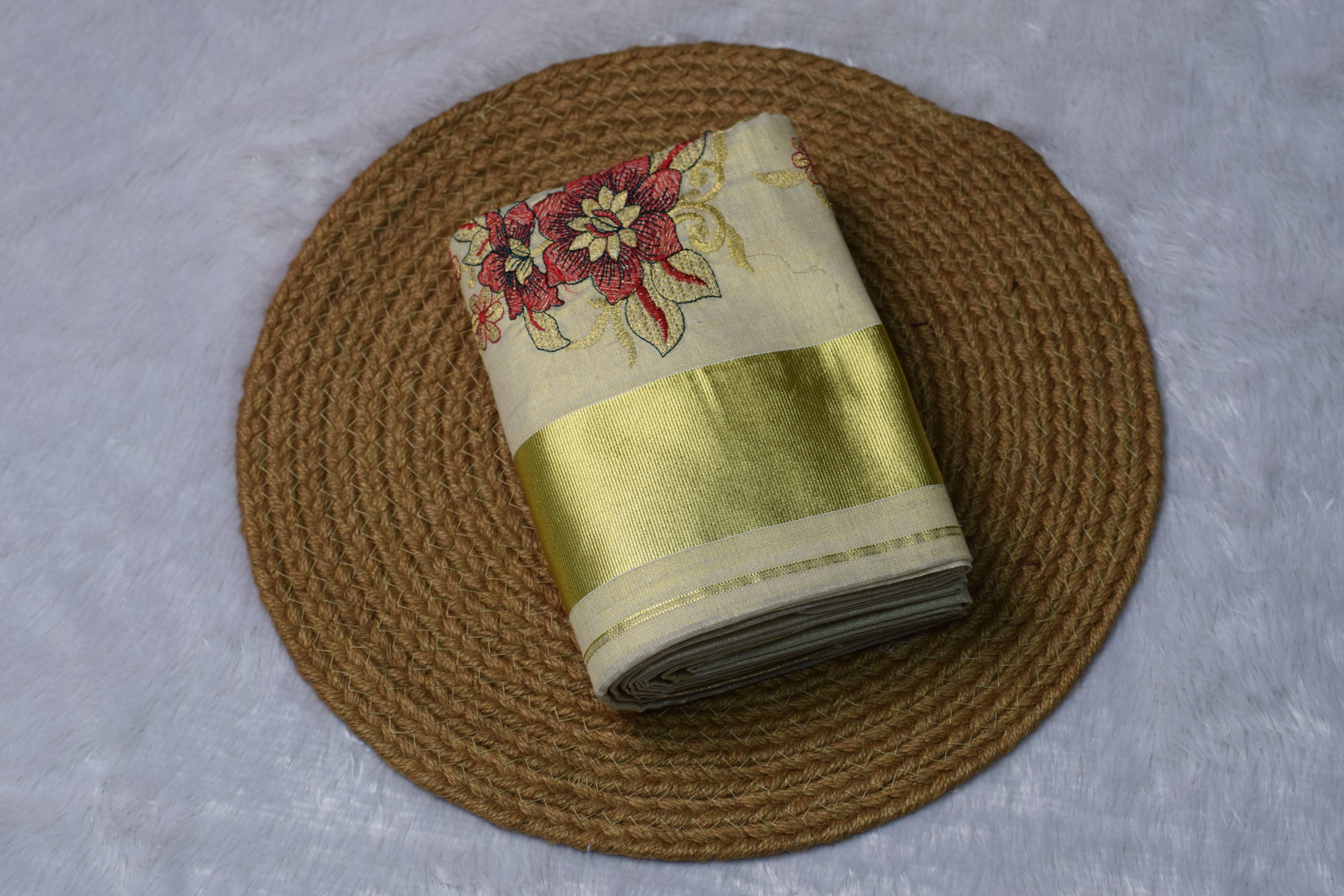 Kerala Kasavu Set Mundu - Traditional Off-White & Gold - View 3 - Nushio