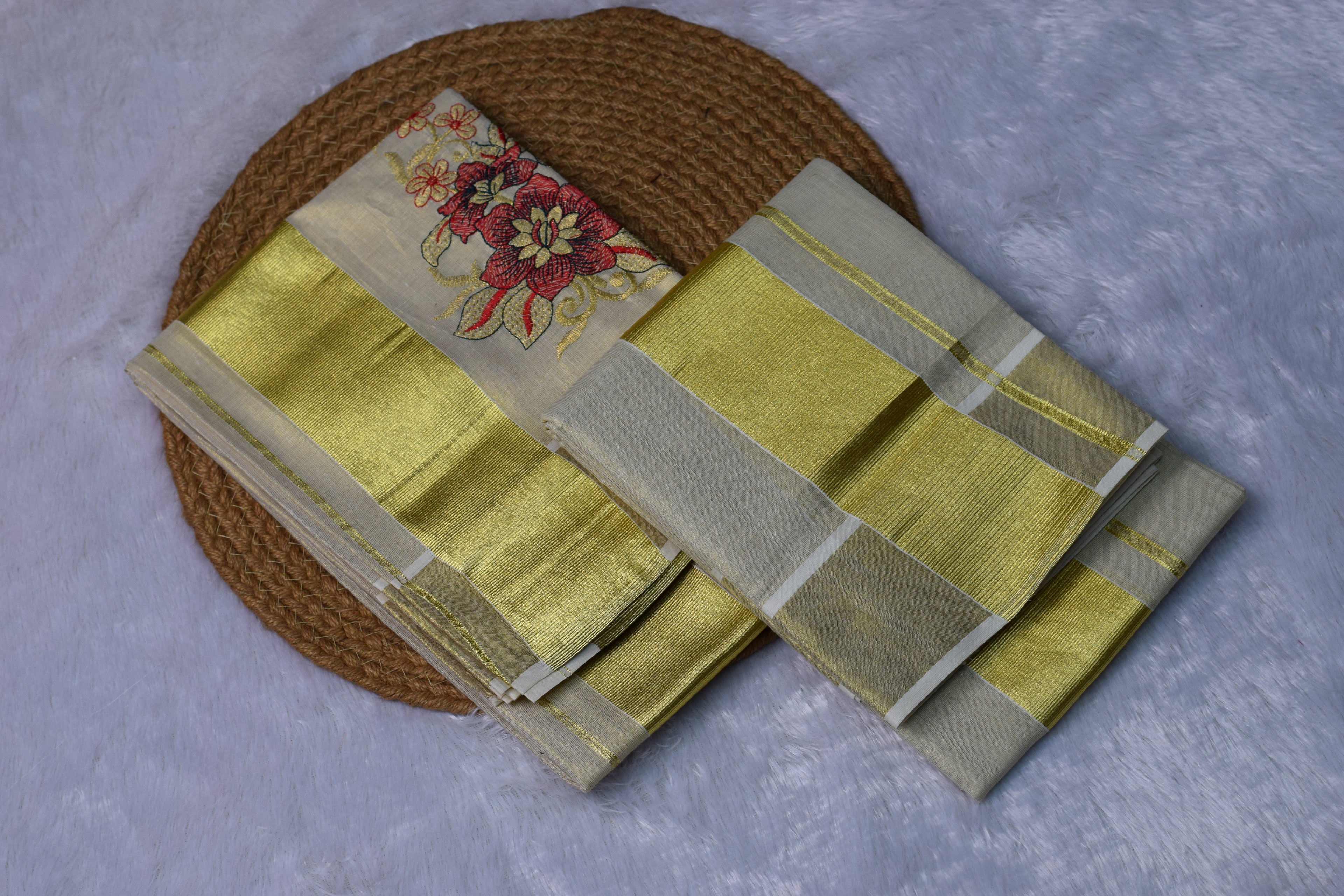 Kerala Kasavu Set Mundu - Traditional Off-White & Gold - View 2 - Nushio
