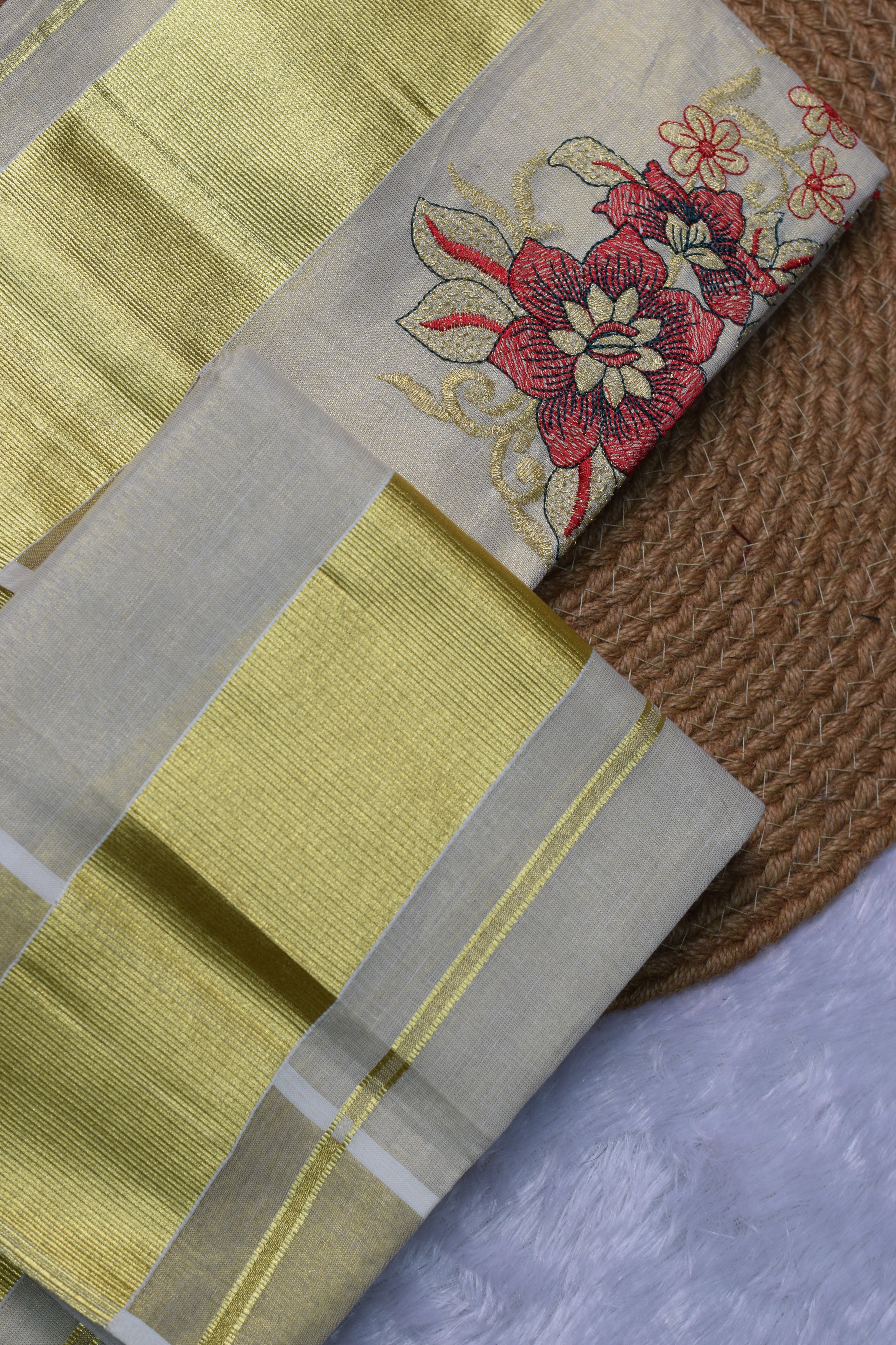 Kerala Kasavu Set Mundu - Traditional Off-White & Gold